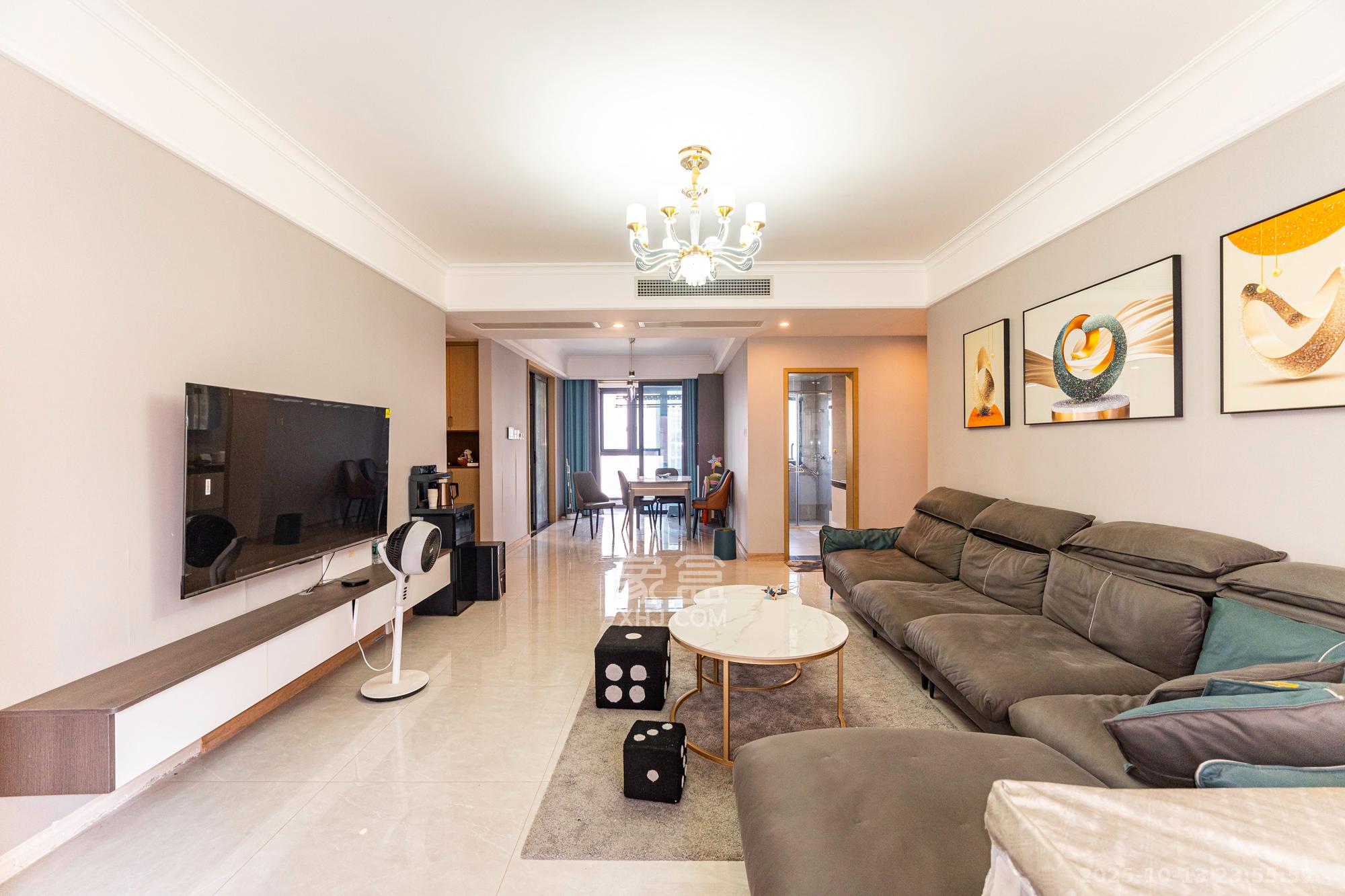 运达锦绣广场  4室2厅2卫    158.8万客厅