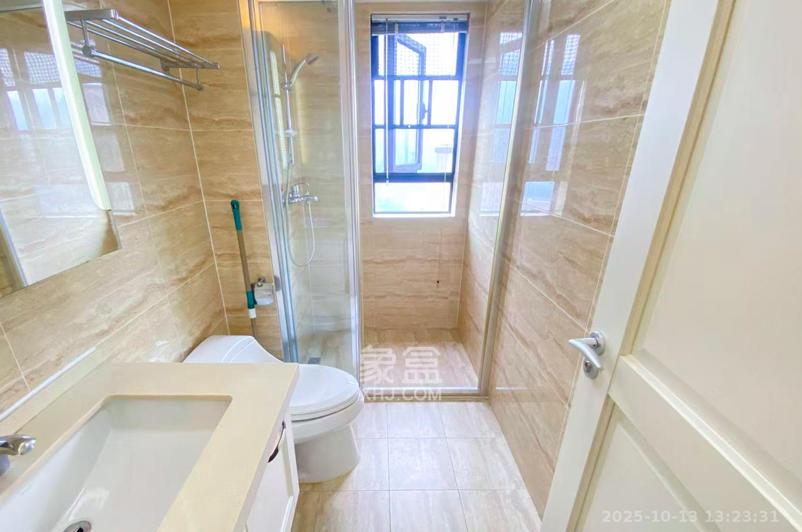 万科里梅溪郡 3室2厅2卫 188.0万 万科里梅溪郡 3室2厅2卫 188.0万卫生间