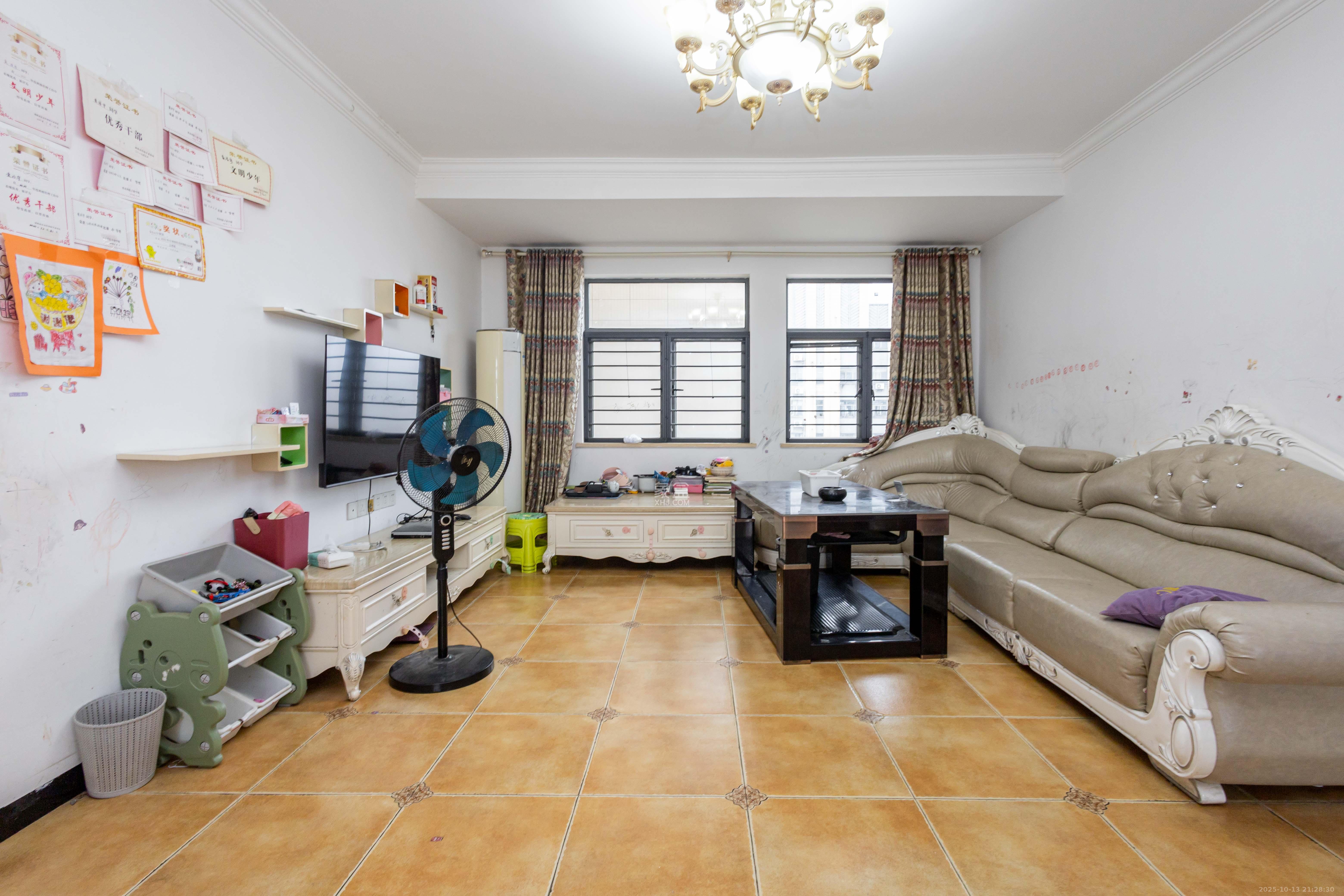 中房瑞致国际  3室2厅2卫    132.0万客厅