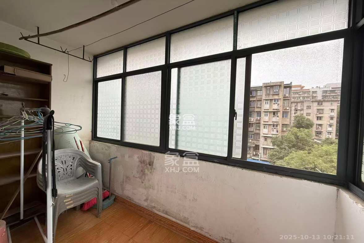 左家塘印刷厂宿舍(人印宿舍) 1室0厅0卫 1300.0元/月 左家塘印刷厂宿舍(人印宿舍) 1室0厅0卫 1300.0元/月室内图