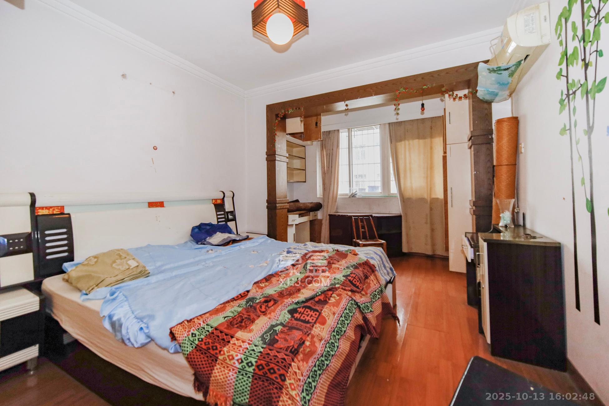 湘樟园小区（湘樟家园）  3室2厅2卫    55.0万卧室