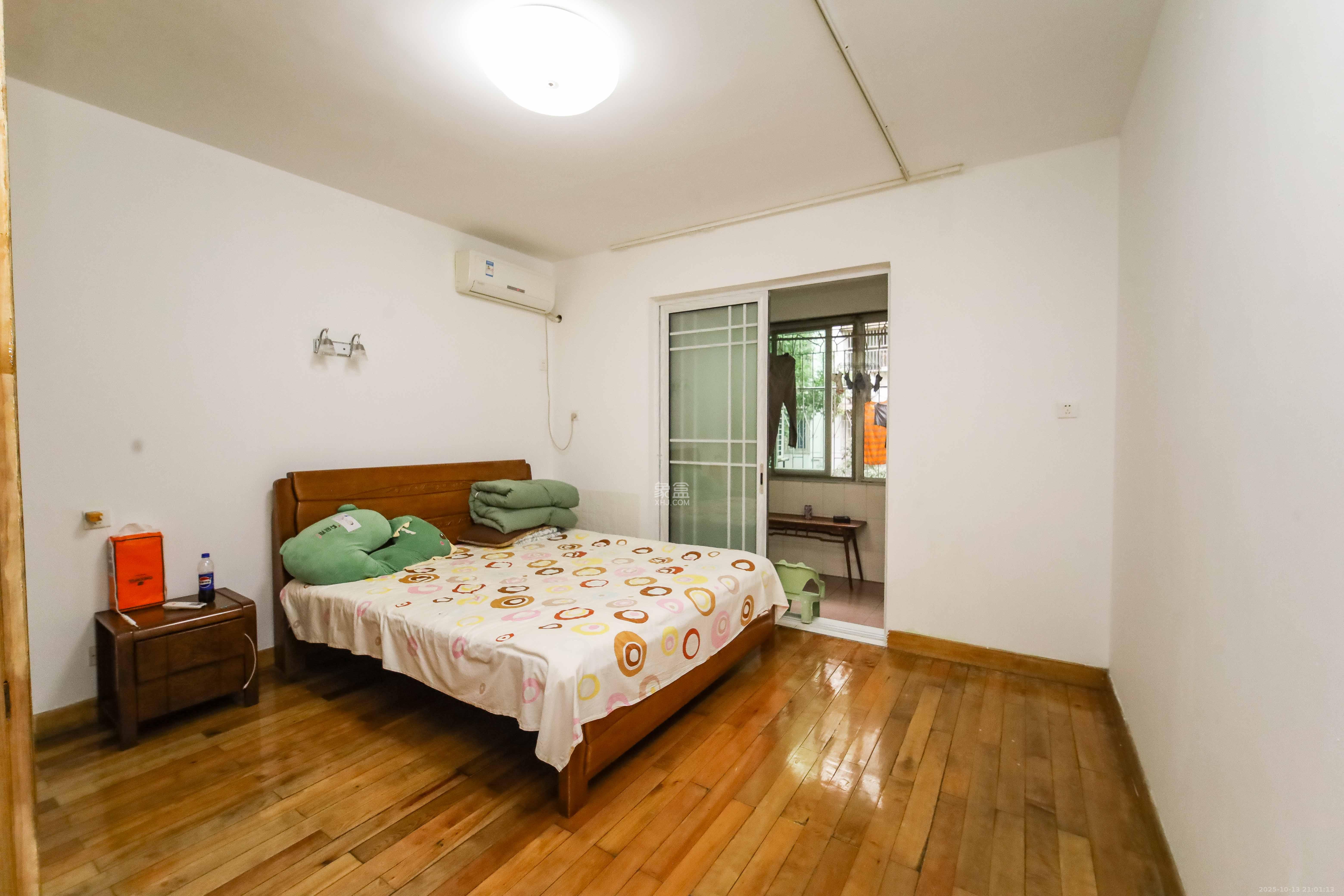 马王堆疗养院单位房 3室2厅1卫 80.0万 马王堆疗养院单位房 3室2厅1卫 80.0万卧室