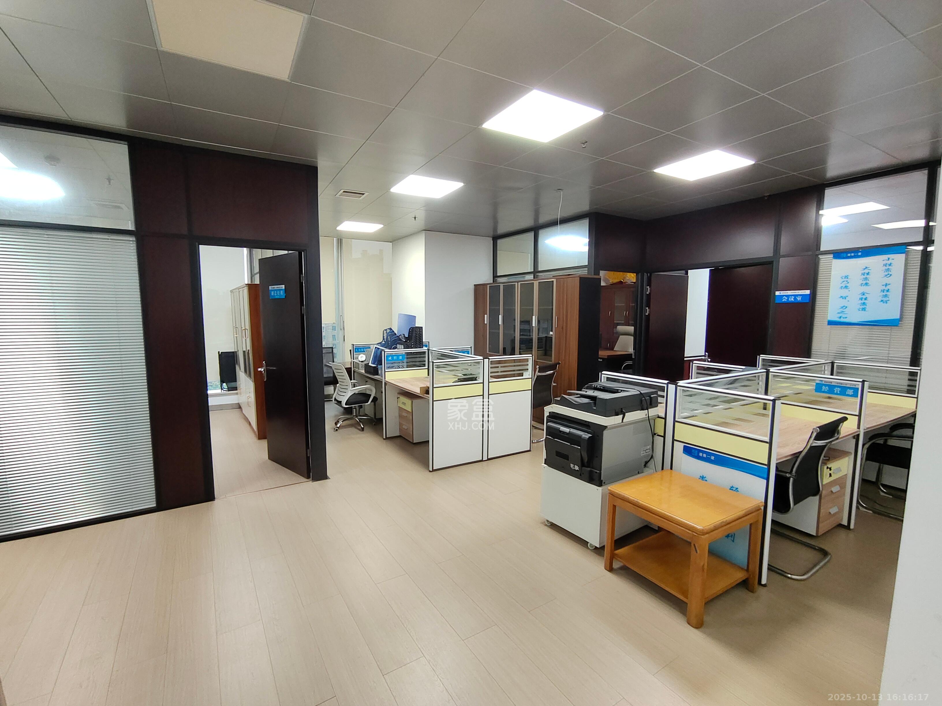 保利国际广场   240.0㎡      10000.0元/月