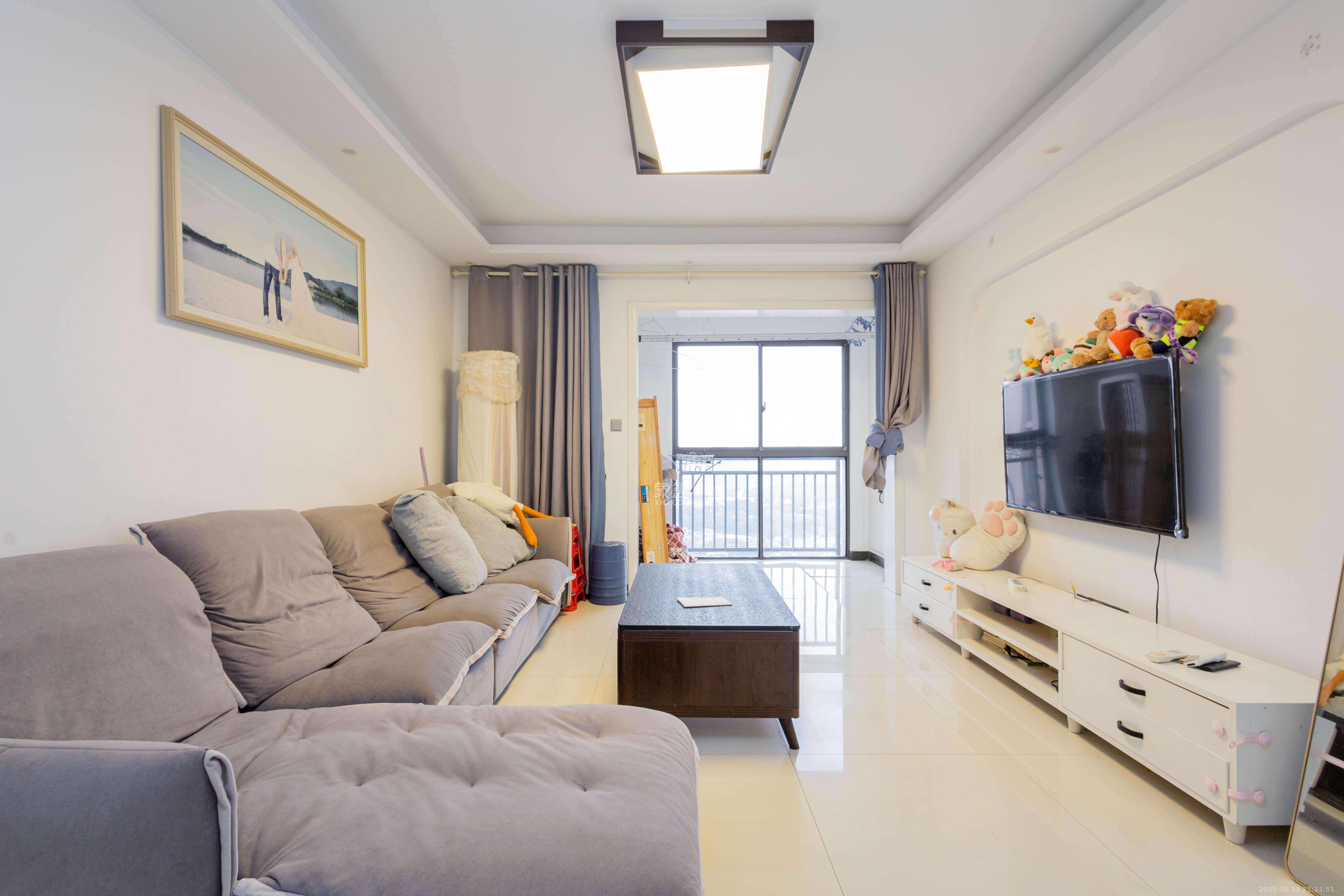 旭辉华庭 3室2厅2卫 62.0万 旭辉华庭 3室2厅2卫 62.0万客厅