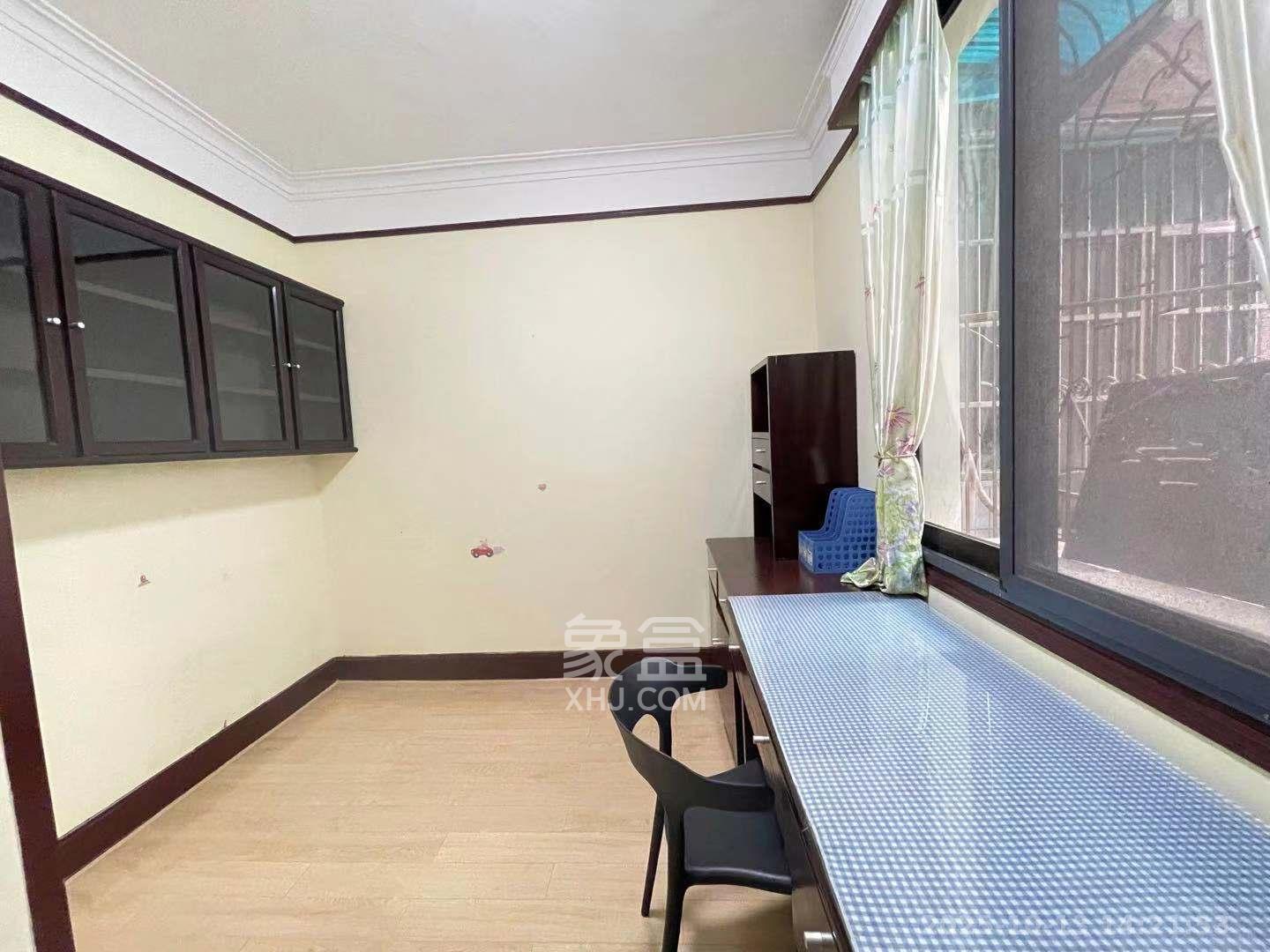 红旗区四片  3室2厅1卫    2200.0元/月室内图