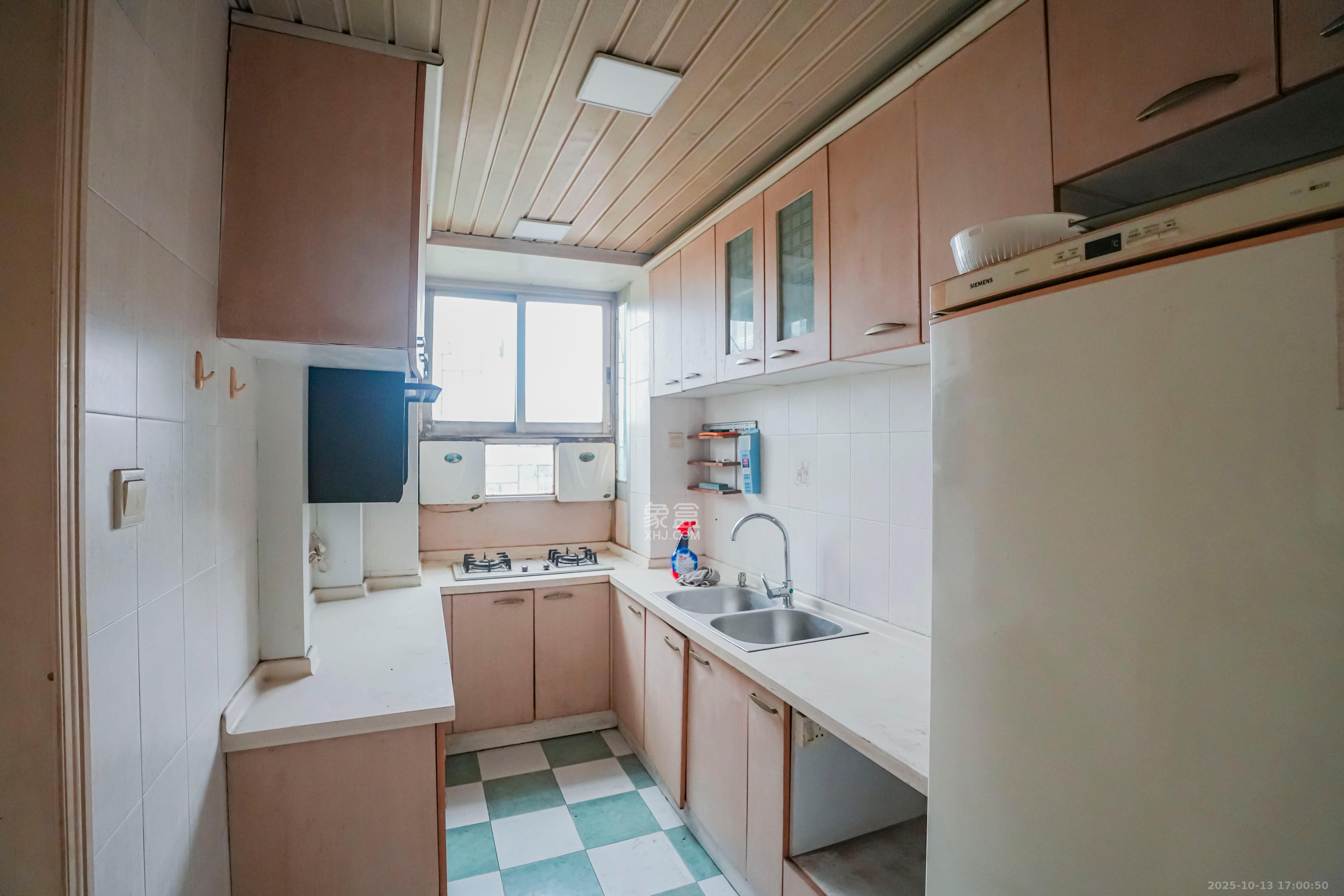 南天花园  1室2厅2卫    88.0万 南天花园  1室2厅2卫    88.0万厨房