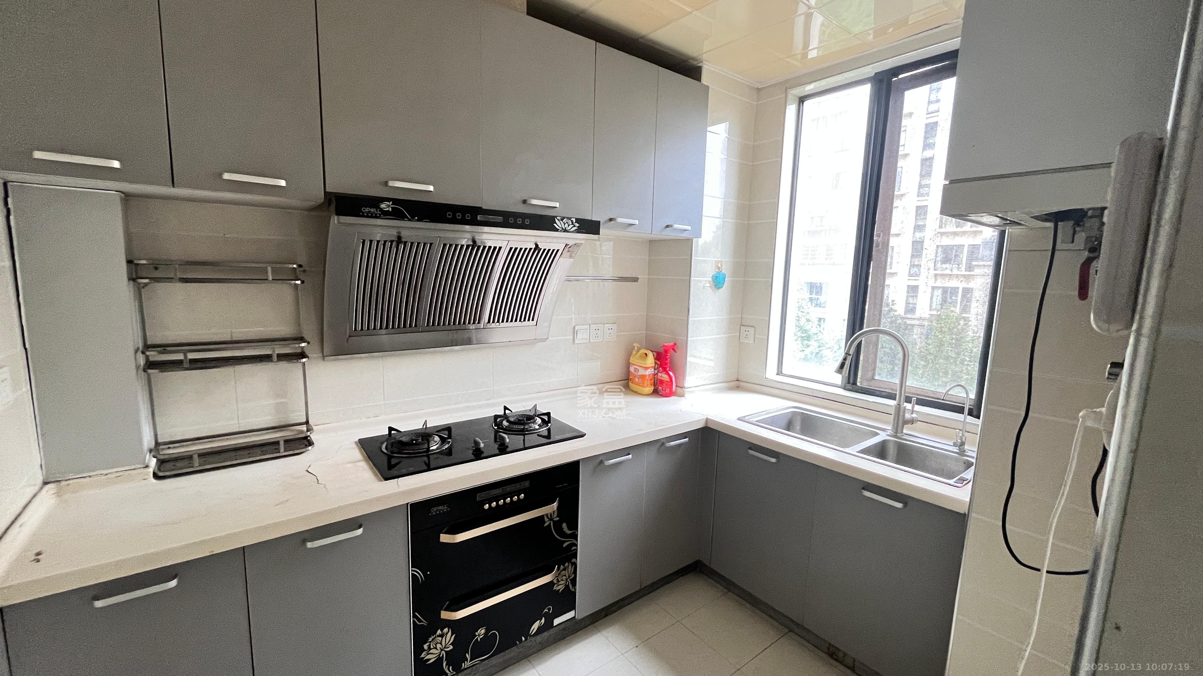 卓越蔚蓝海岸二期  3室2厅2卫    3500.0元/月室内图