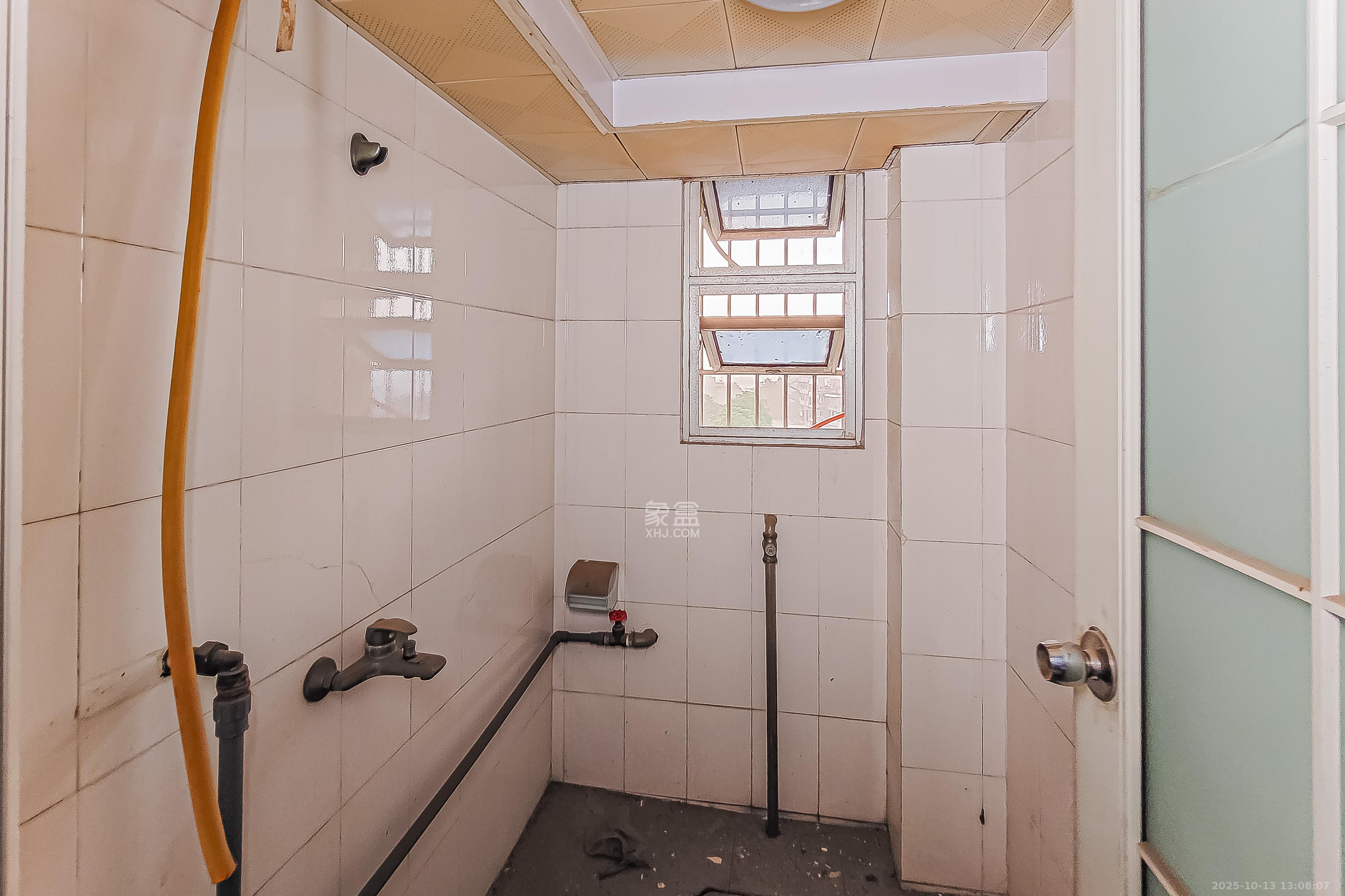 白沙公寓  6室1厅1卫    75.0万卫生间