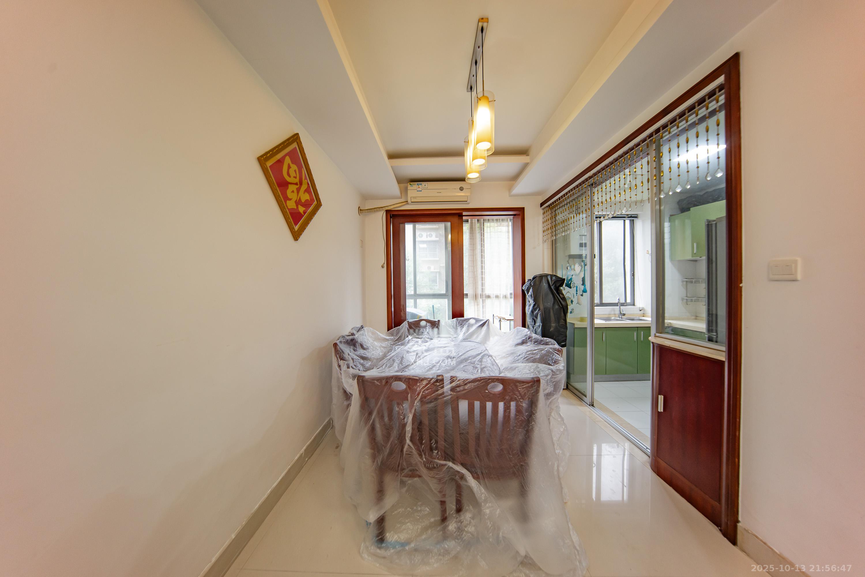 靳江明珠 3室2厅2卫 60.0万 靳江明珠 3室2厅2卫 60.0万客厅