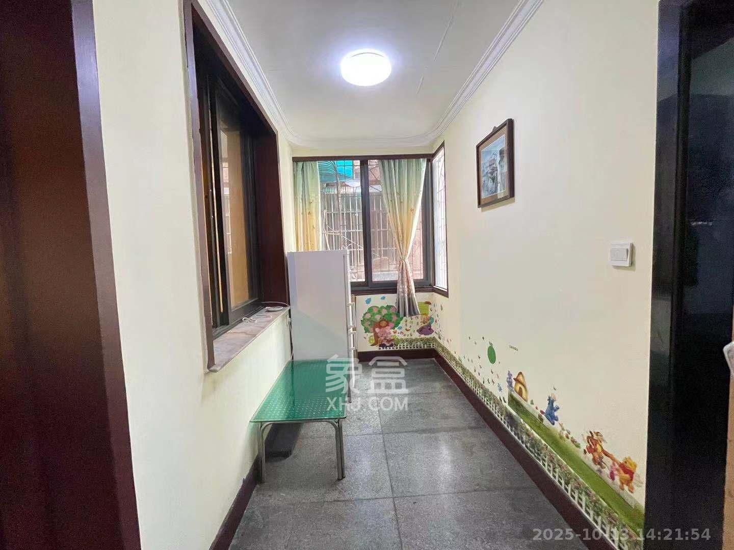 红旗区四片  3室2厅1卫    2200.0元/月室内图