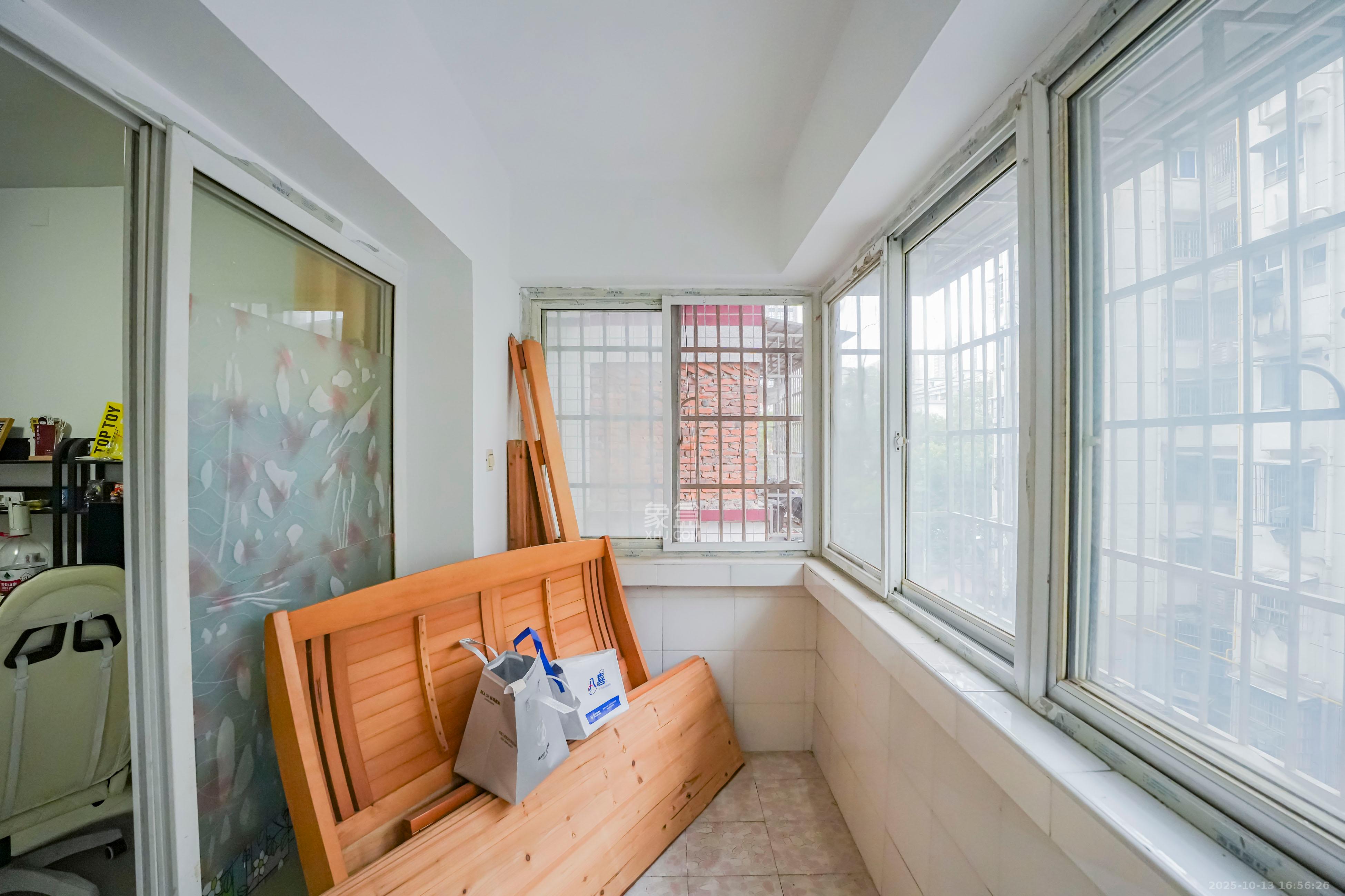 雅雀湖小区 2室1厅1卫 45.0万 雅雀湖小区 2室1厅1卫 45.0万阳台