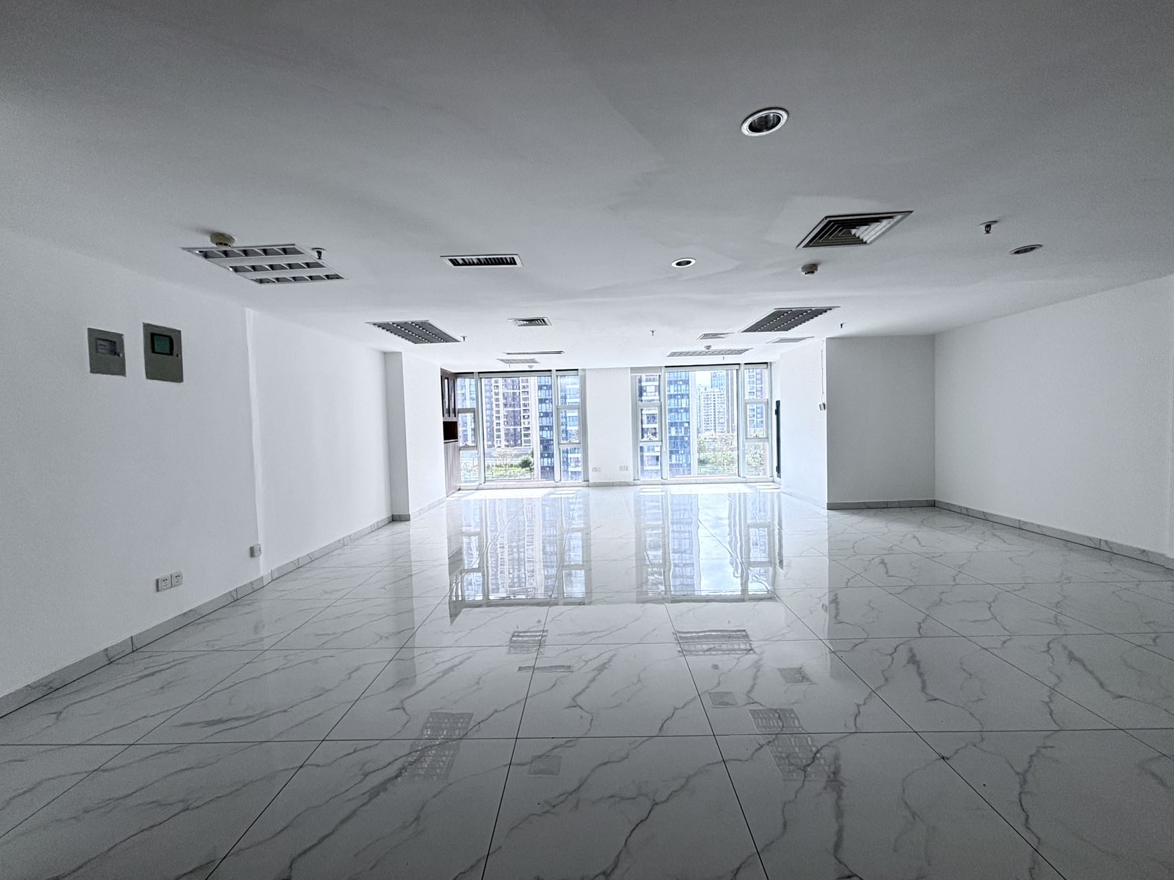 天邑国际大厦   318.22㎡      12000.0元/月室内图