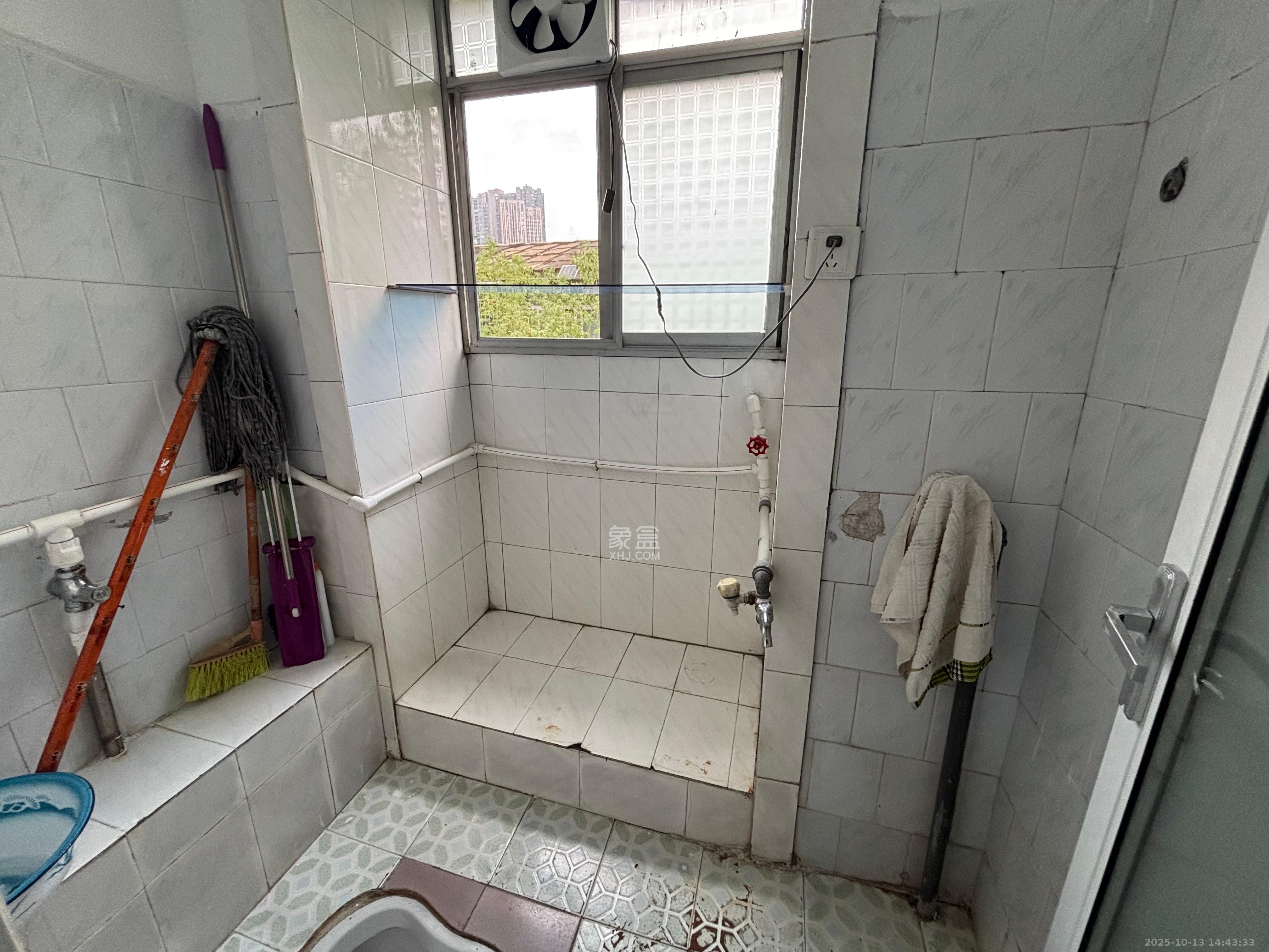 公交园小区(公交新村) 1室1厅1卫 1000.0元/月 公交园小区(公交新村) 1室1厅1卫 1000.0元/月室内图