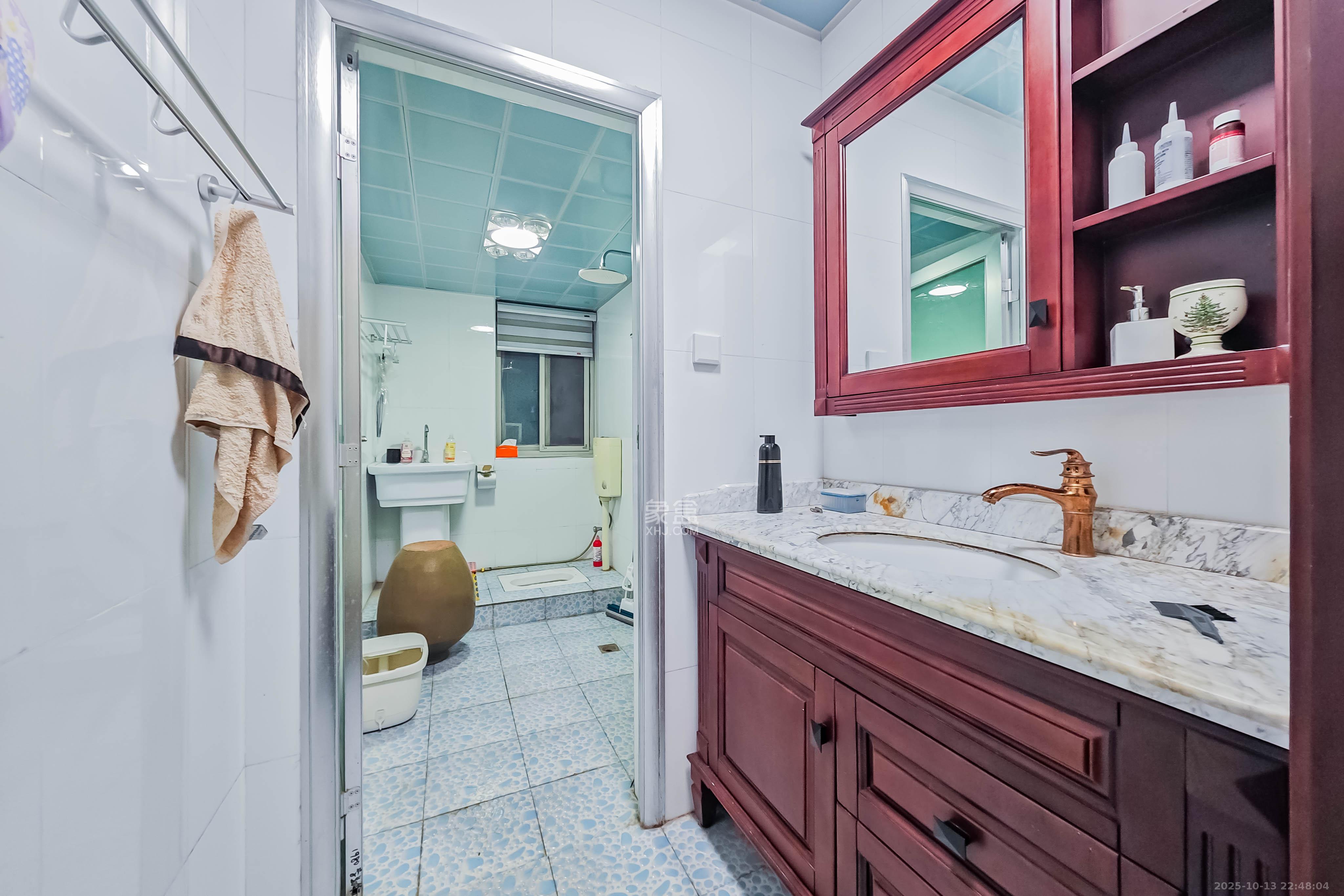 白沙湾嘉园  5室2厅2卫    120.0万卫生间