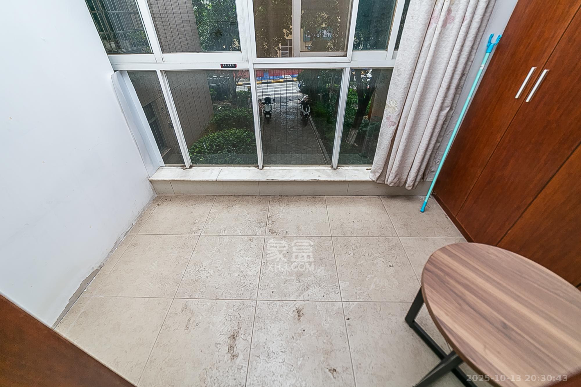 华银园  4室2厅2卫    95.0万阳台