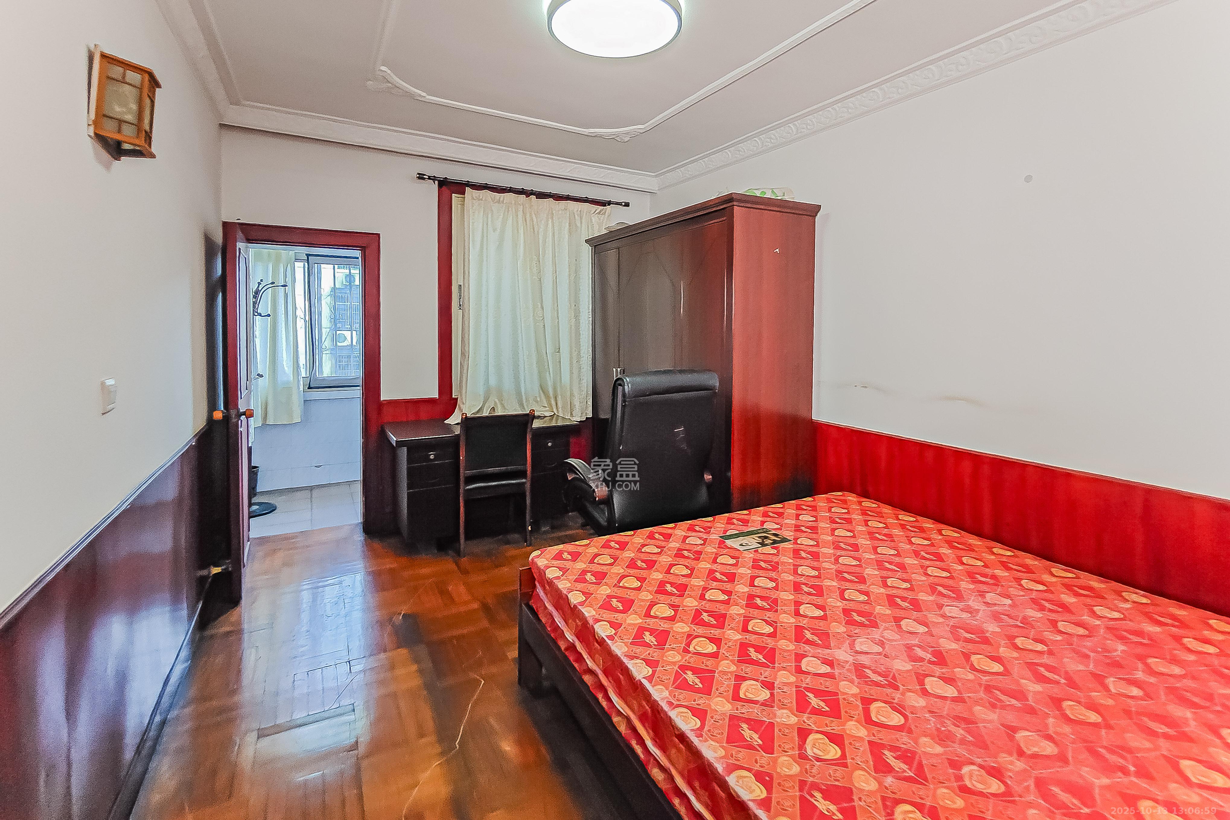 解放四村石子冲  1室0厅0卫    32.8万卧室