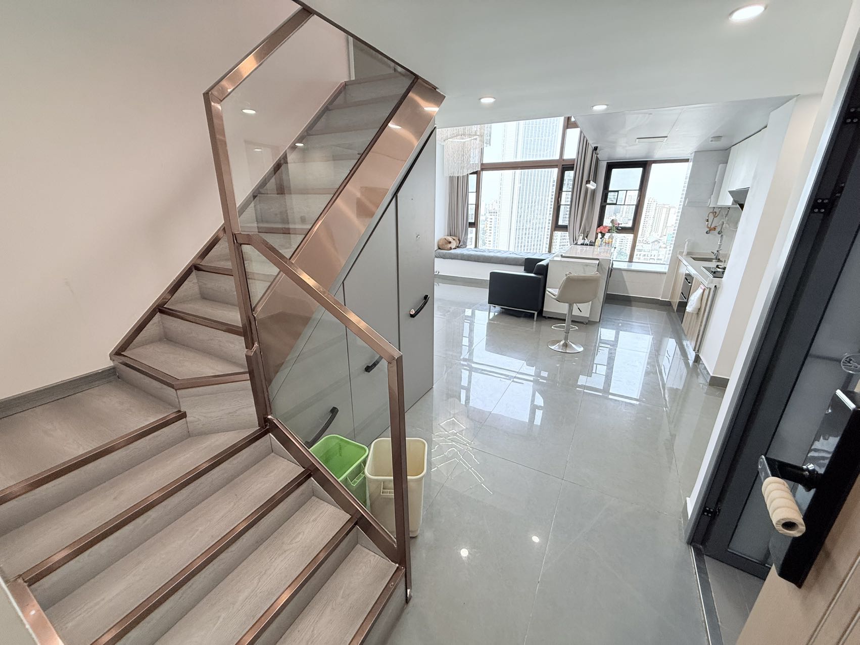 金龙城市广场二期  3室2厅2卫    3800.0元/月室内图