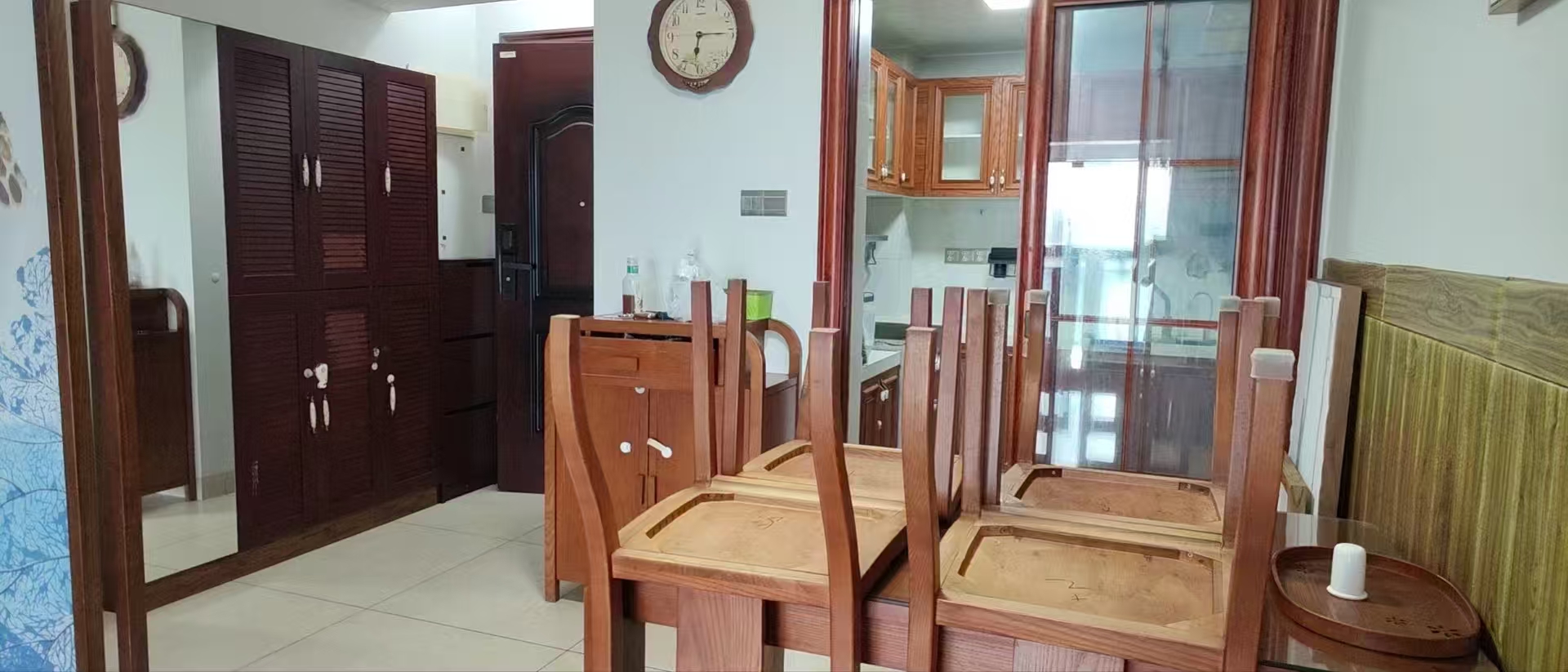 保利中央海岸一二期  3室2厅2卫    200.0万客厅