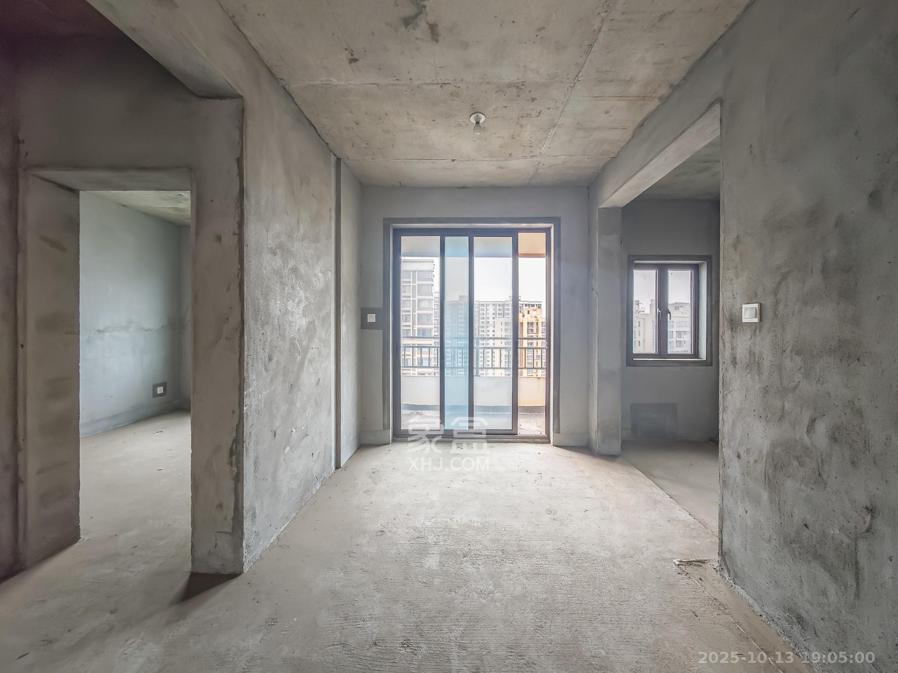 山语城三期  3室2厅2卫    81.6万客厅