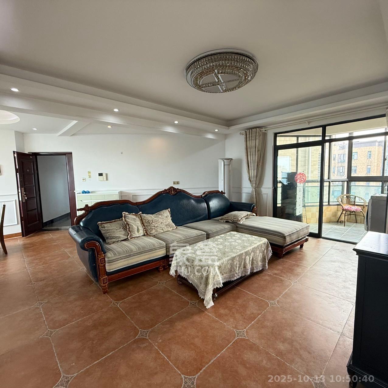 湘府9号  3室2厅2卫    3000.0元/月室内图