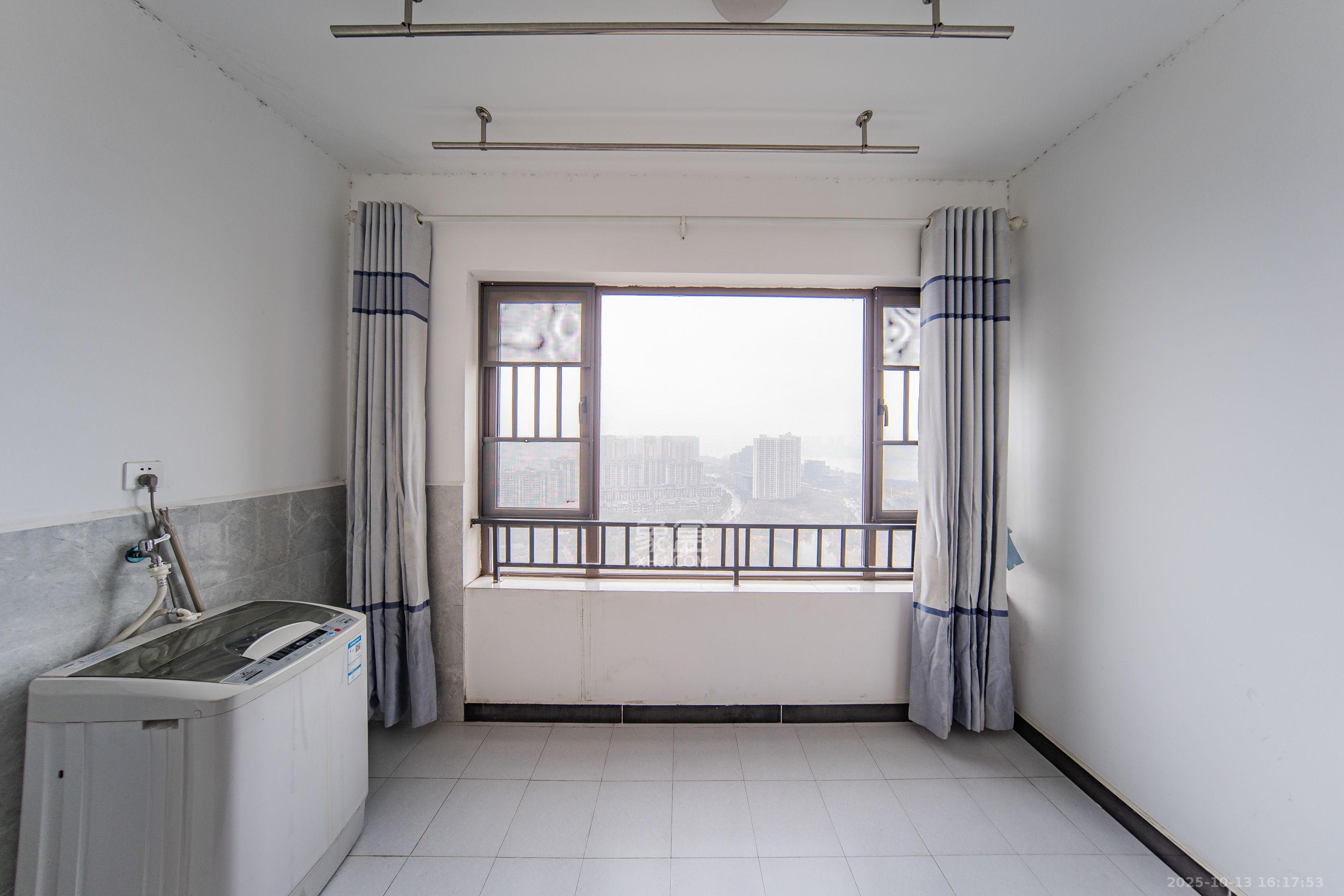 洋湖18克拉(旷远洋湖18克拉) 4室2厅2卫 3000.0元/月 洋湖18克拉(旷远洋湖18克拉) 4室2厅2卫 3000.0元/月室内图