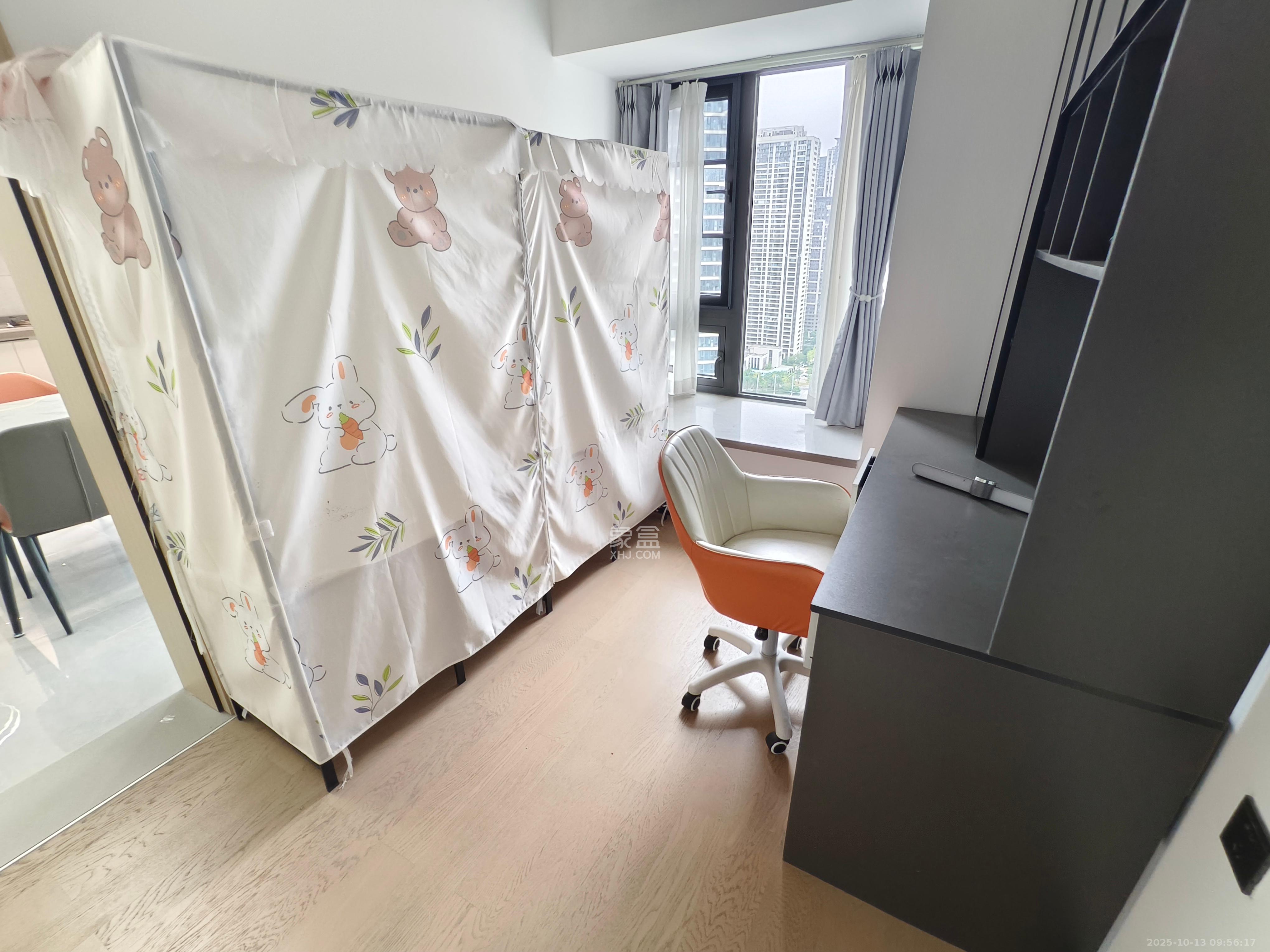 时代梅溪领峰  4室2厅2卫    3600.0元/月室内图