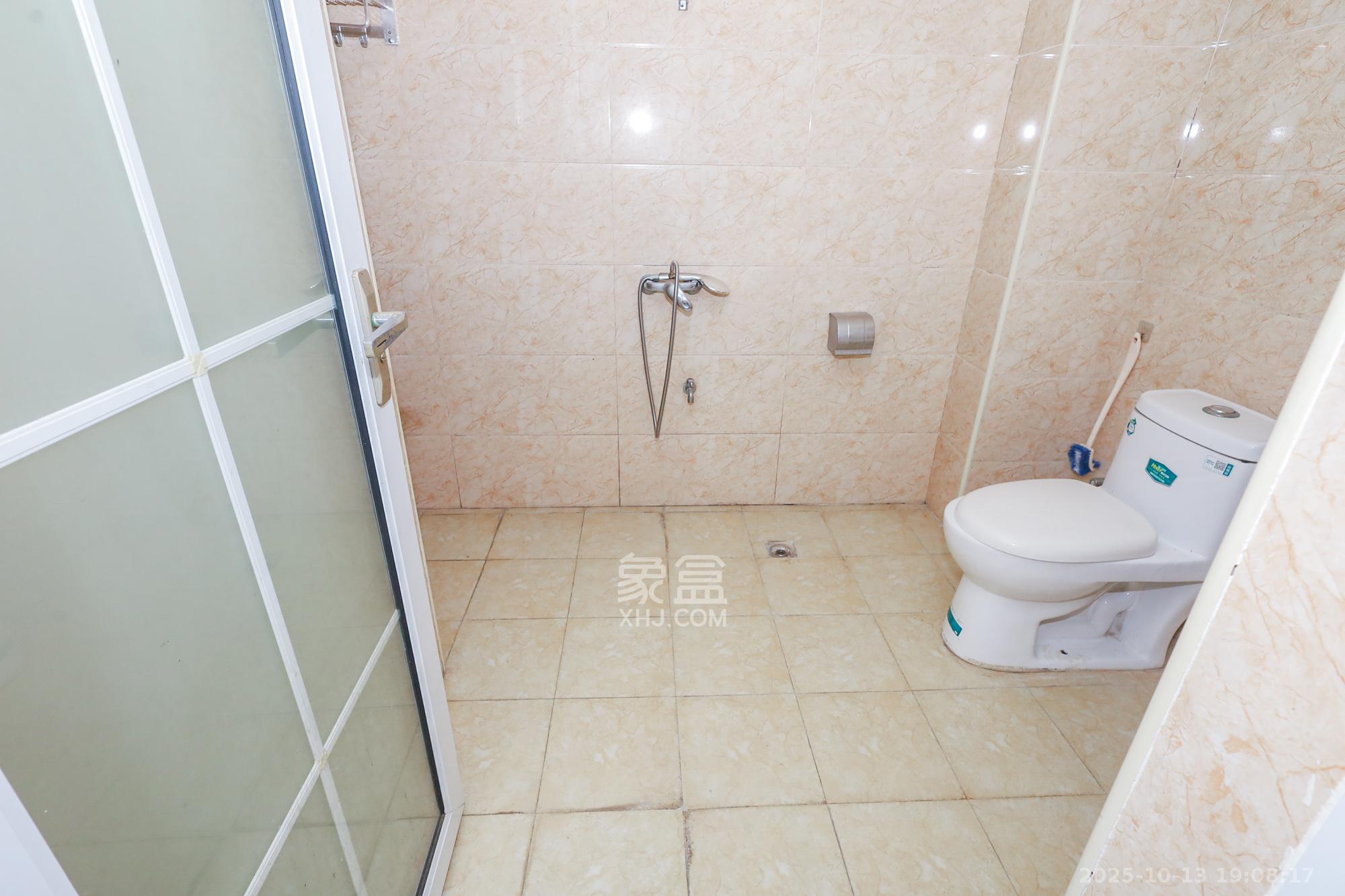 协信星澜汇  4室2厅2卫    112.8万卫生间