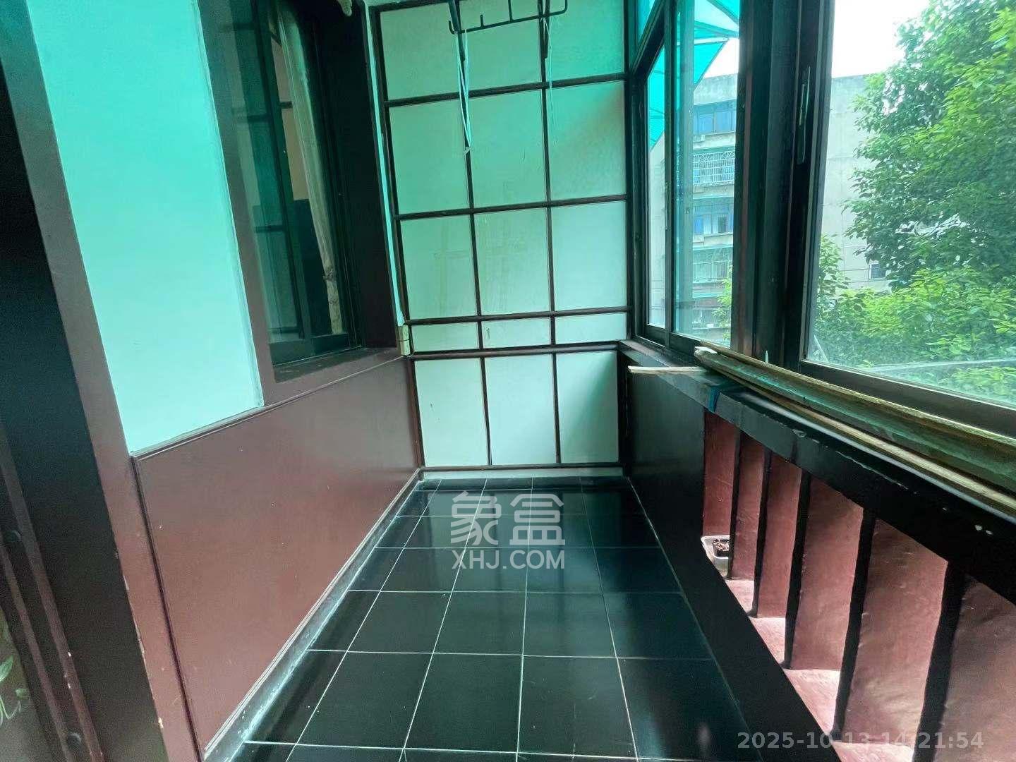 红旗区四片  3室2厅1卫    2200.0元/月室内图