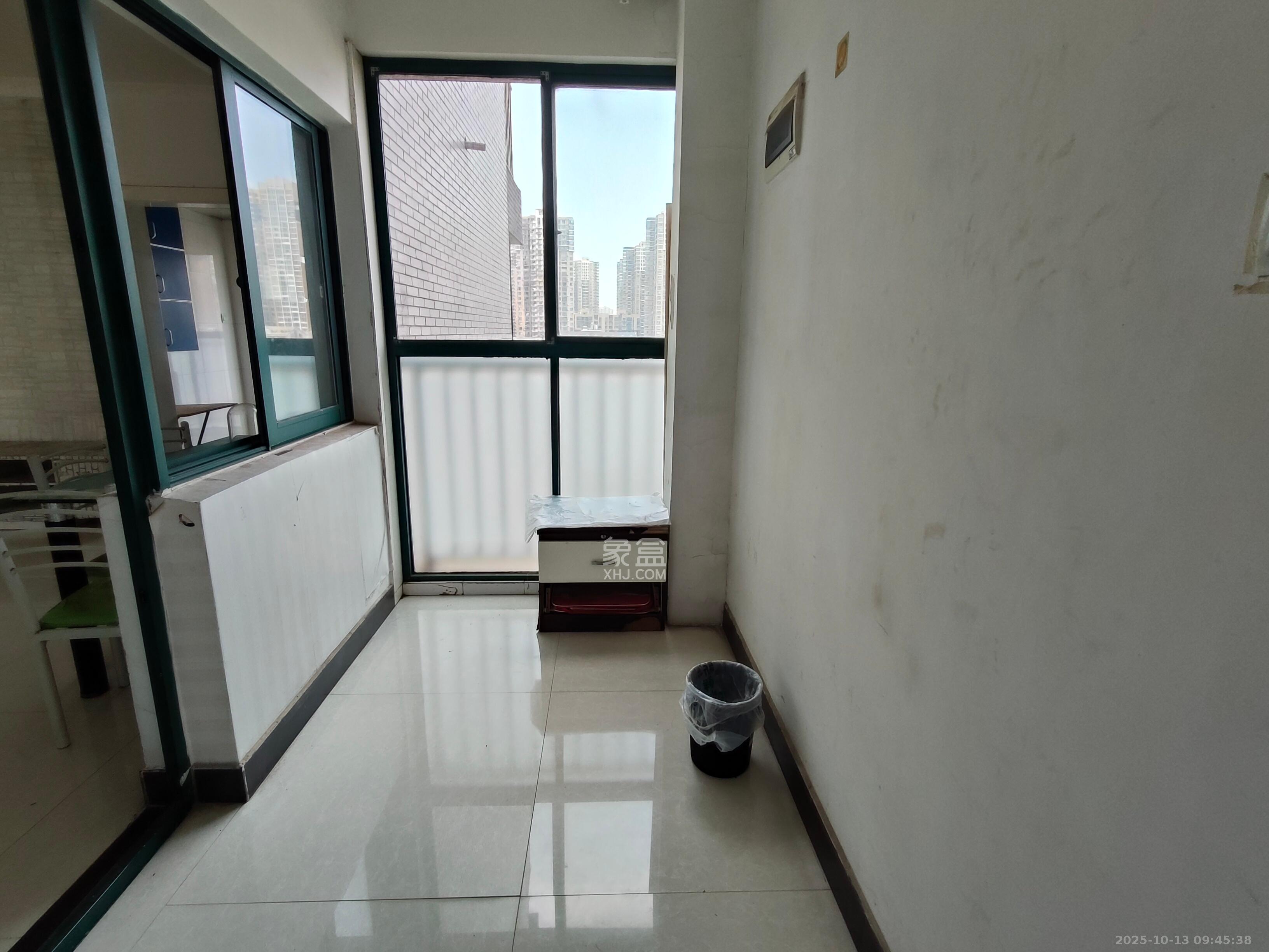 华天LOHO小镇  2室2厅1卫    1300.0元/月 华天LOHO小镇  2室2厅1卫    1300.0元/月室内图