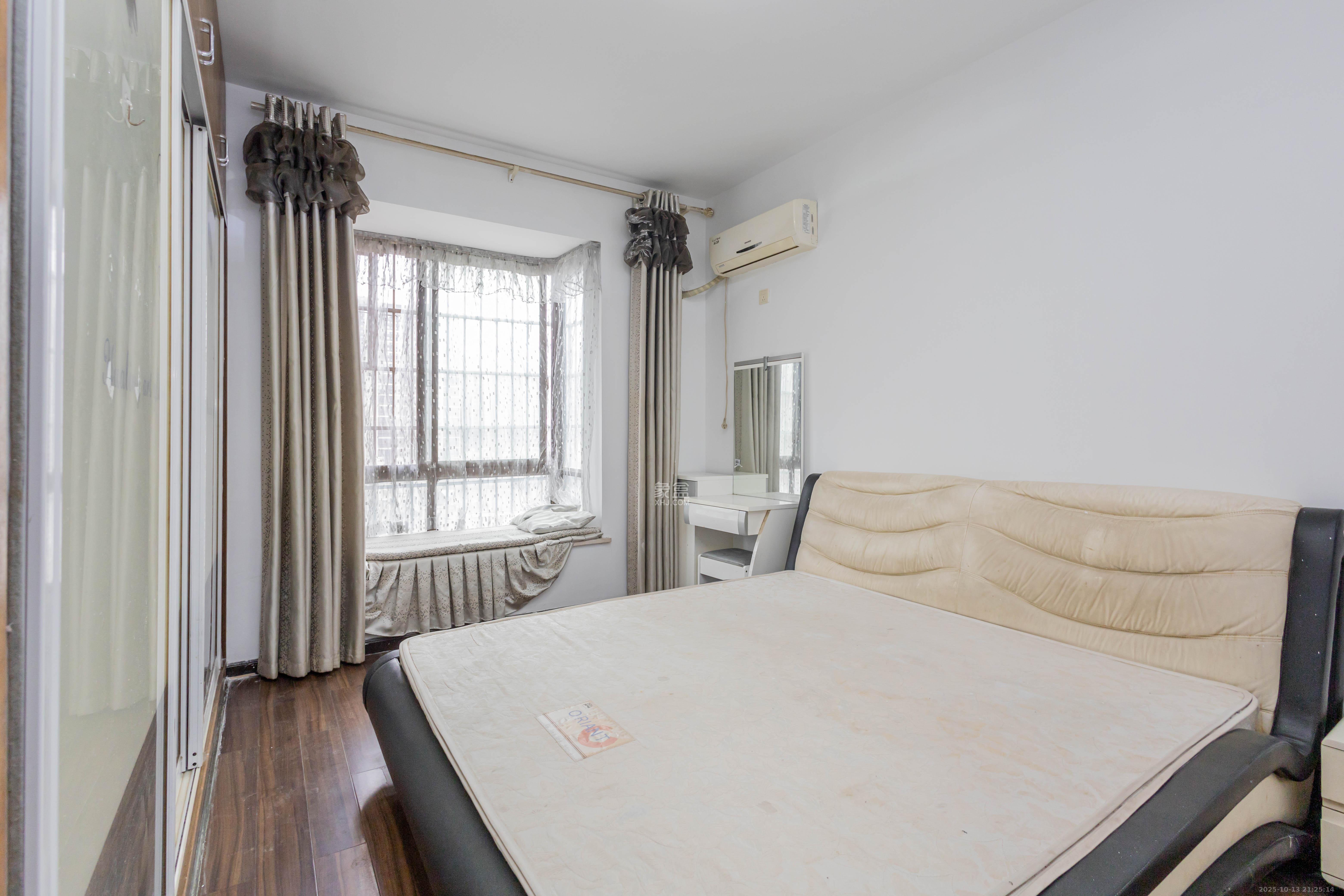 方略潇邦  3室2厅1卫    43.8万卧室