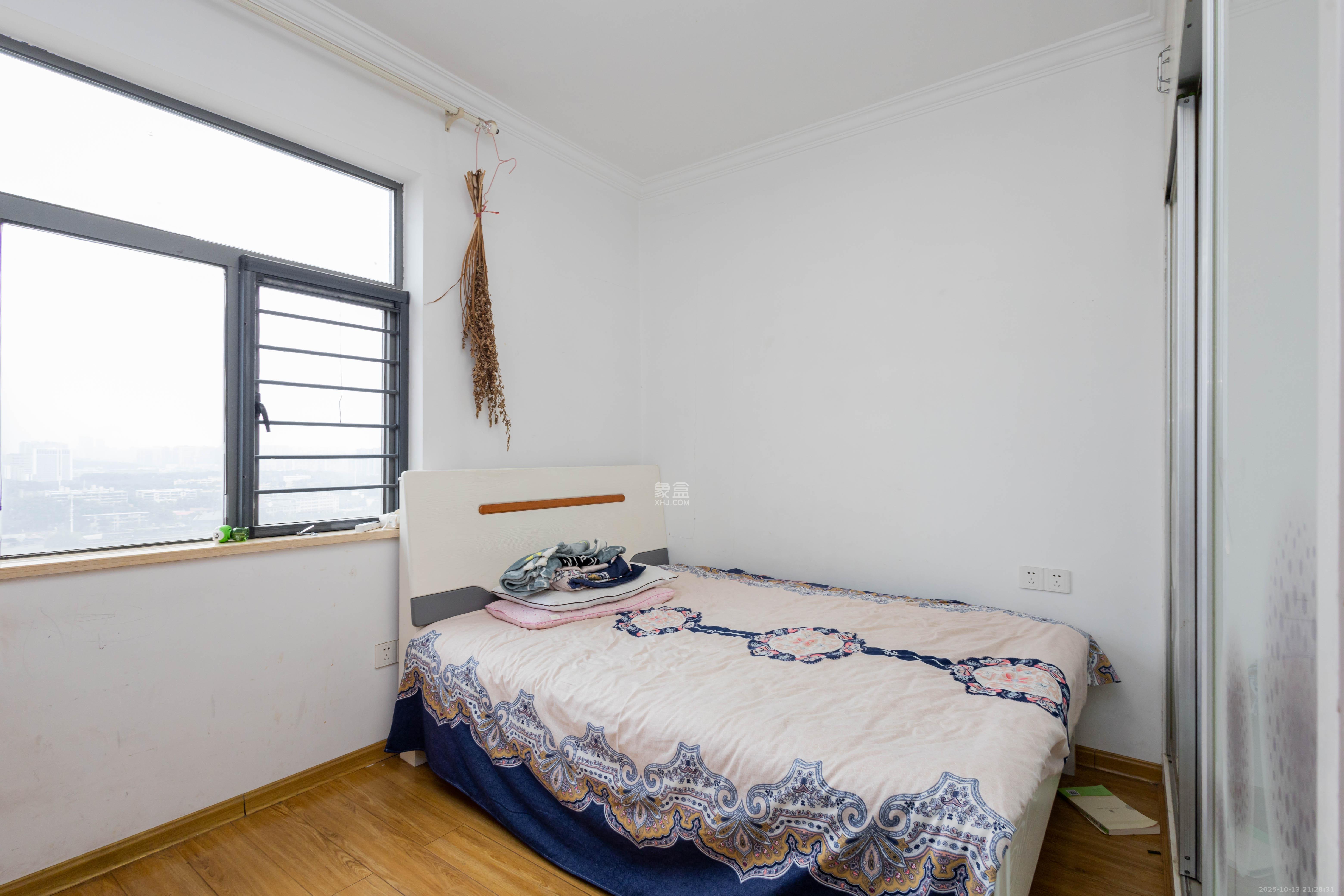 中房瑞致国际  3室2厅2卫    132.0万卧室