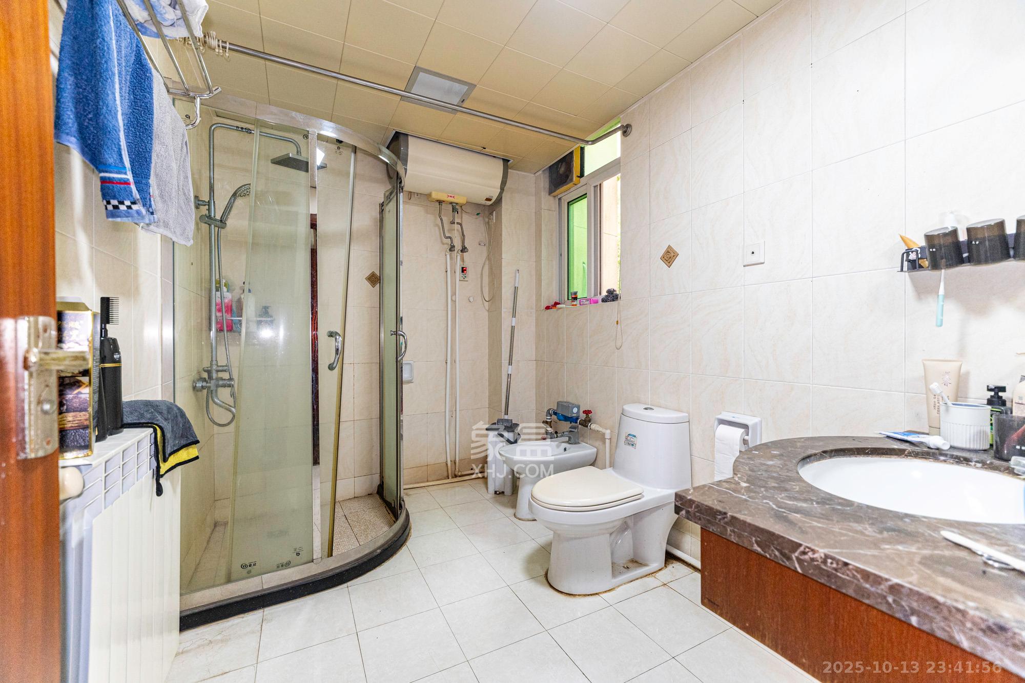 圣爵菲斯  4室2厅2卫    98.0万卫生间