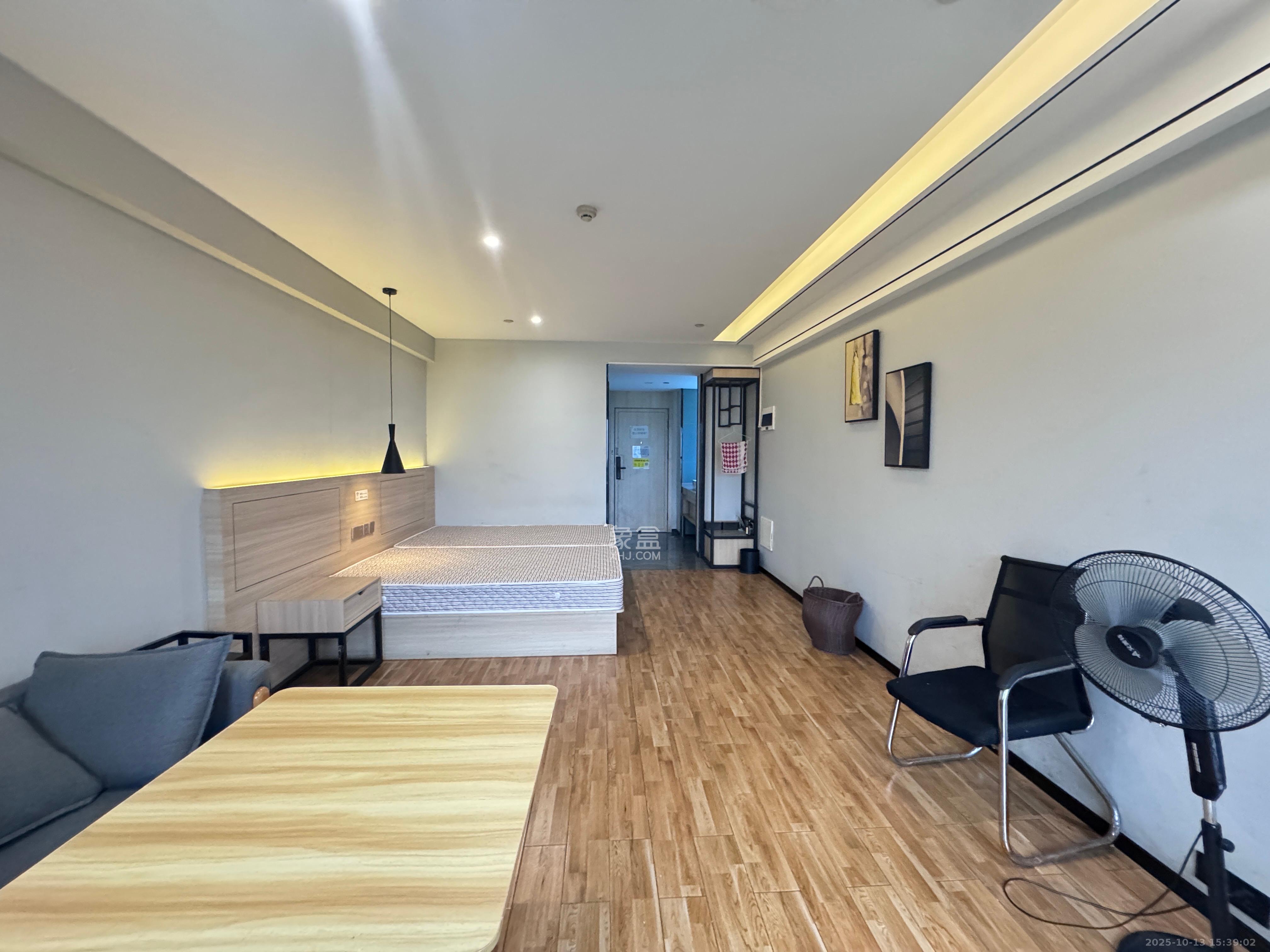 红星国际公寓  1室1厅1卫    1400.0元/月