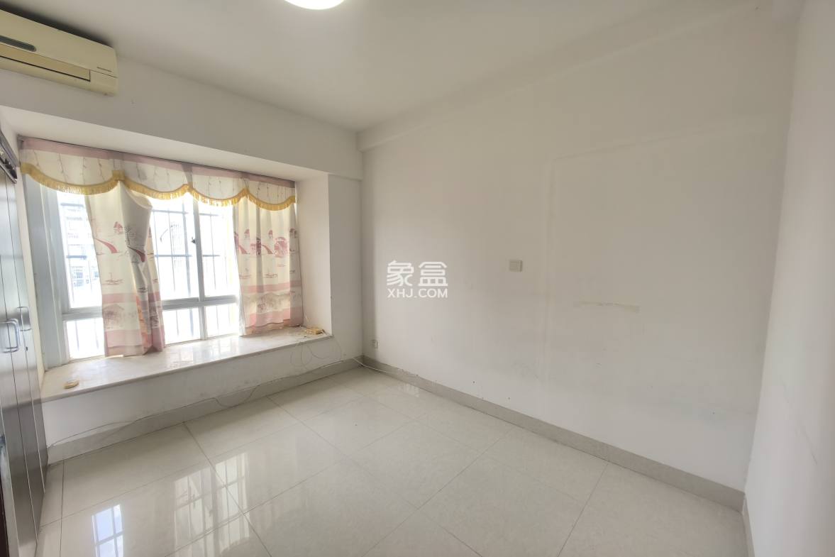 欣雅花园 3室2厅1卫 2700.0元/月 欣雅花园 3室2厅1卫 2700.0元/月室内图