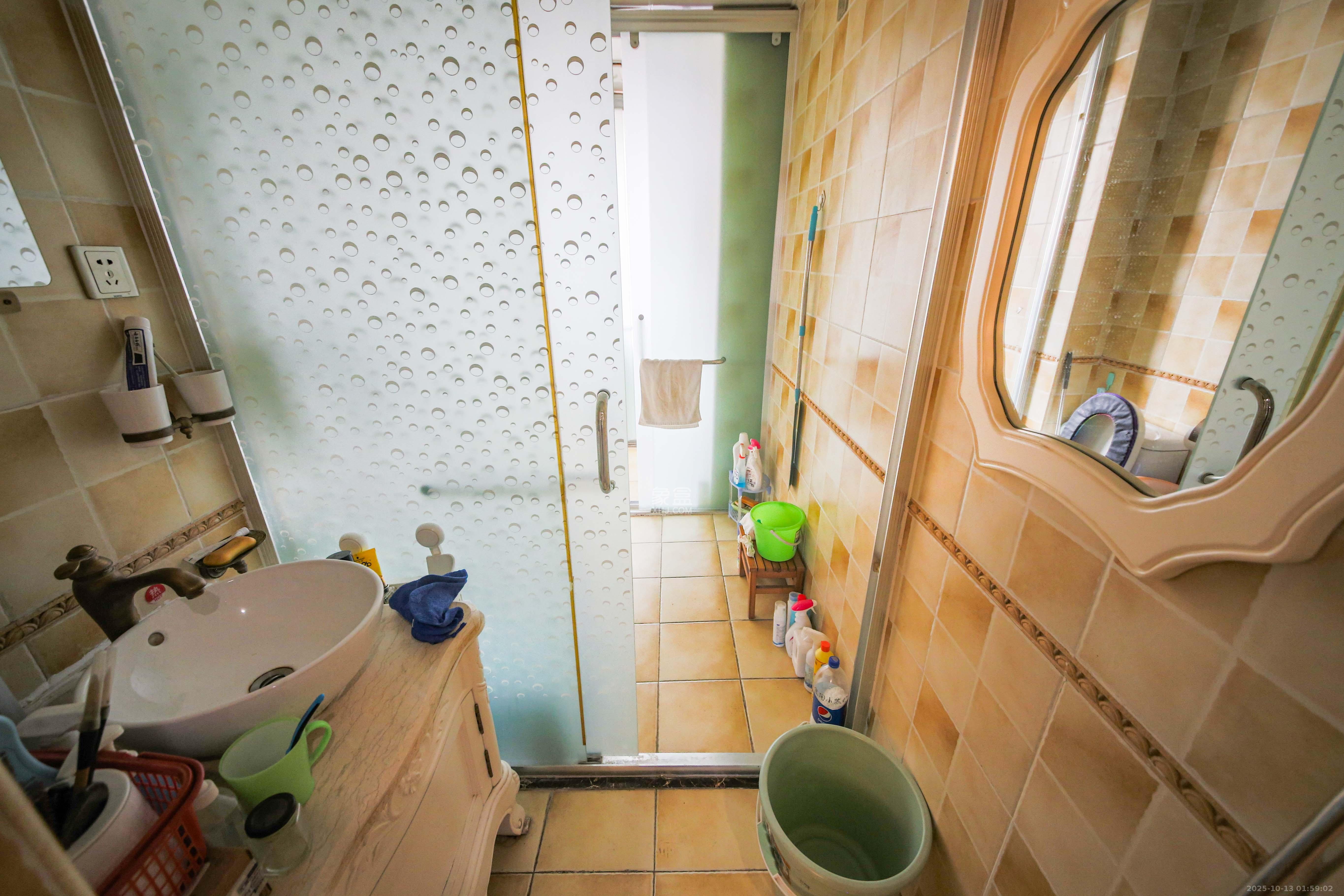 鑫远熙山  4室2厅2卫    155.0万卫生间