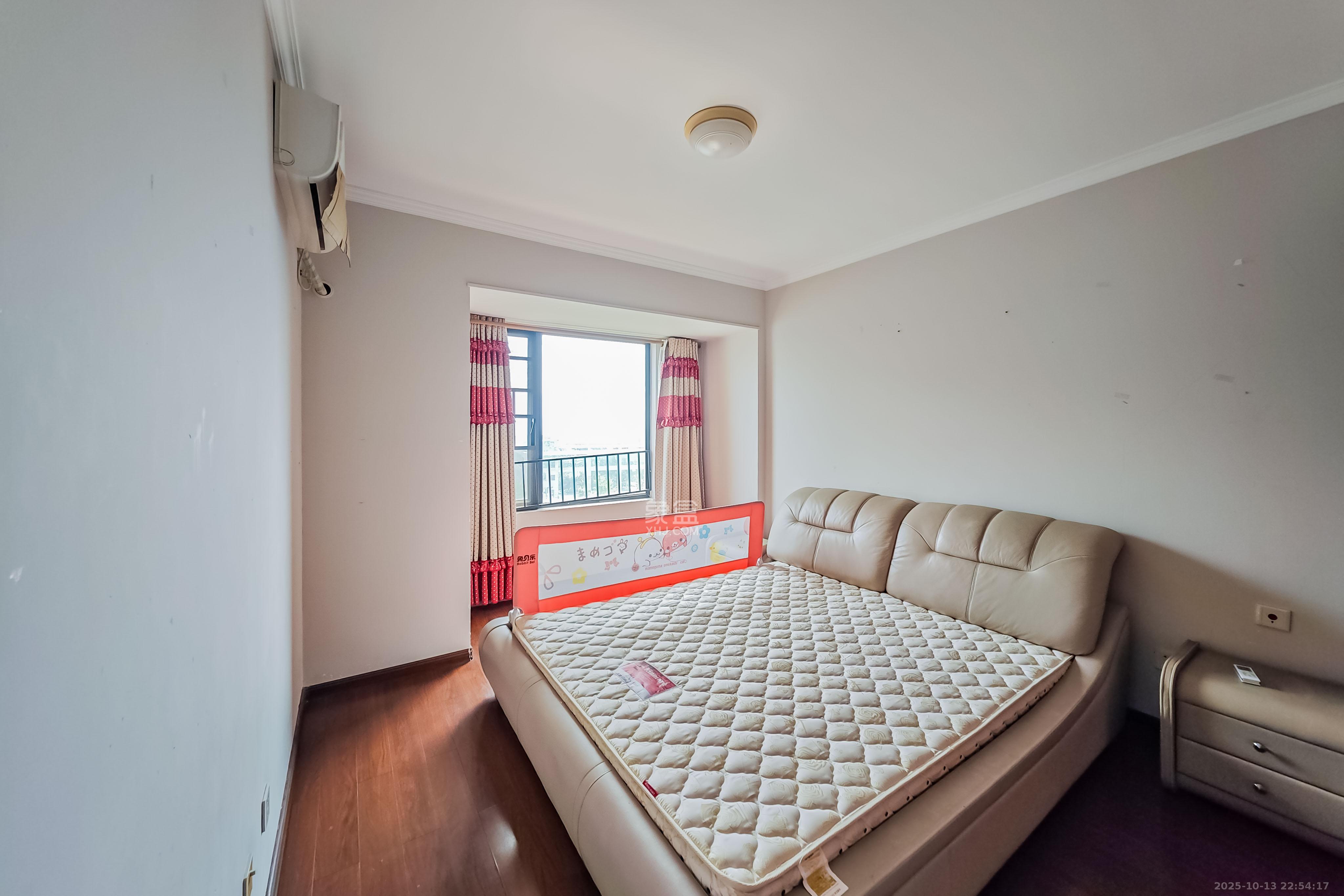 万科金域华府二期  3室2厅1卫    98.0万卧室