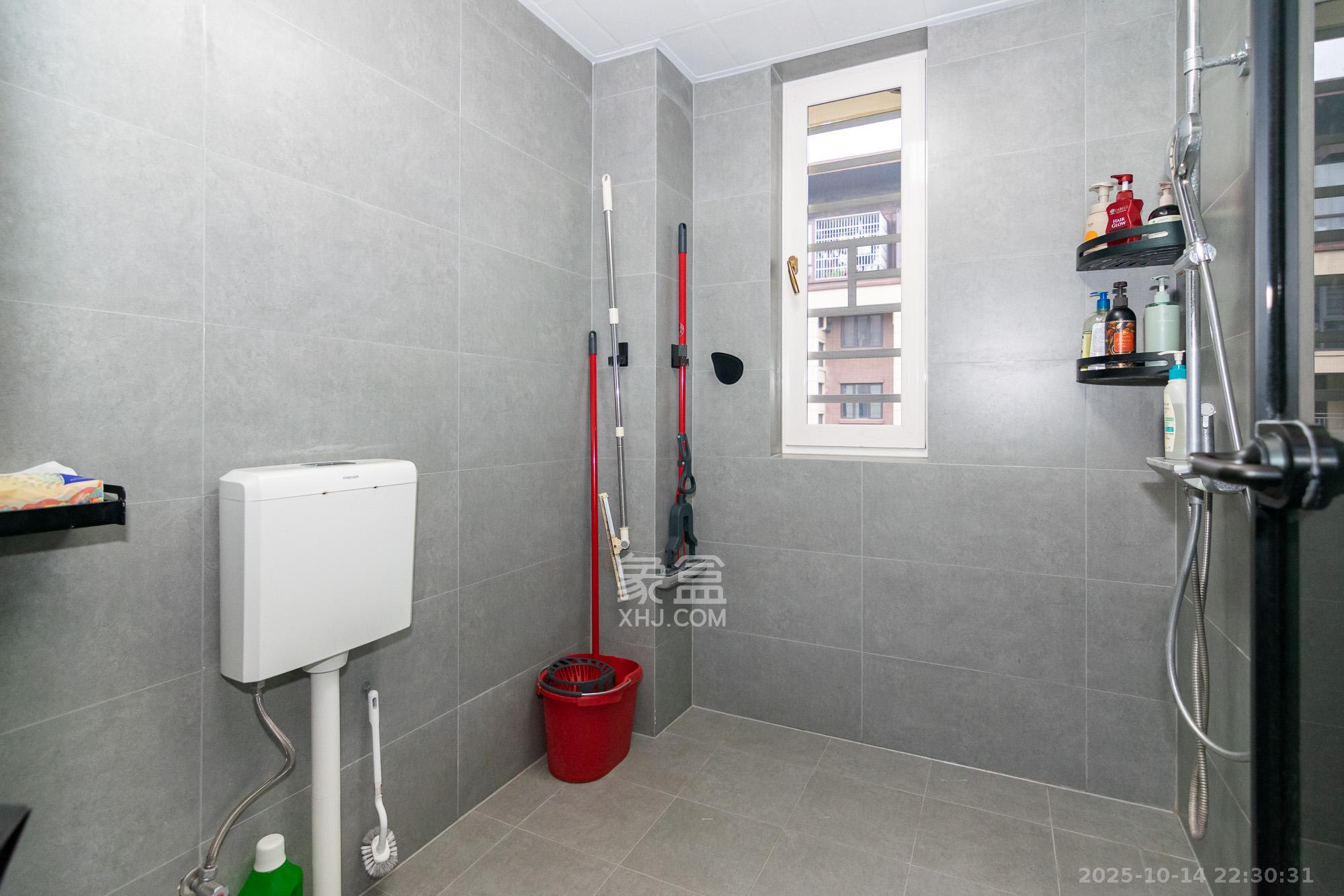 金地三千府（金地湖山樾、金地自在城）  3室2厅1卫    95.0万卫生间