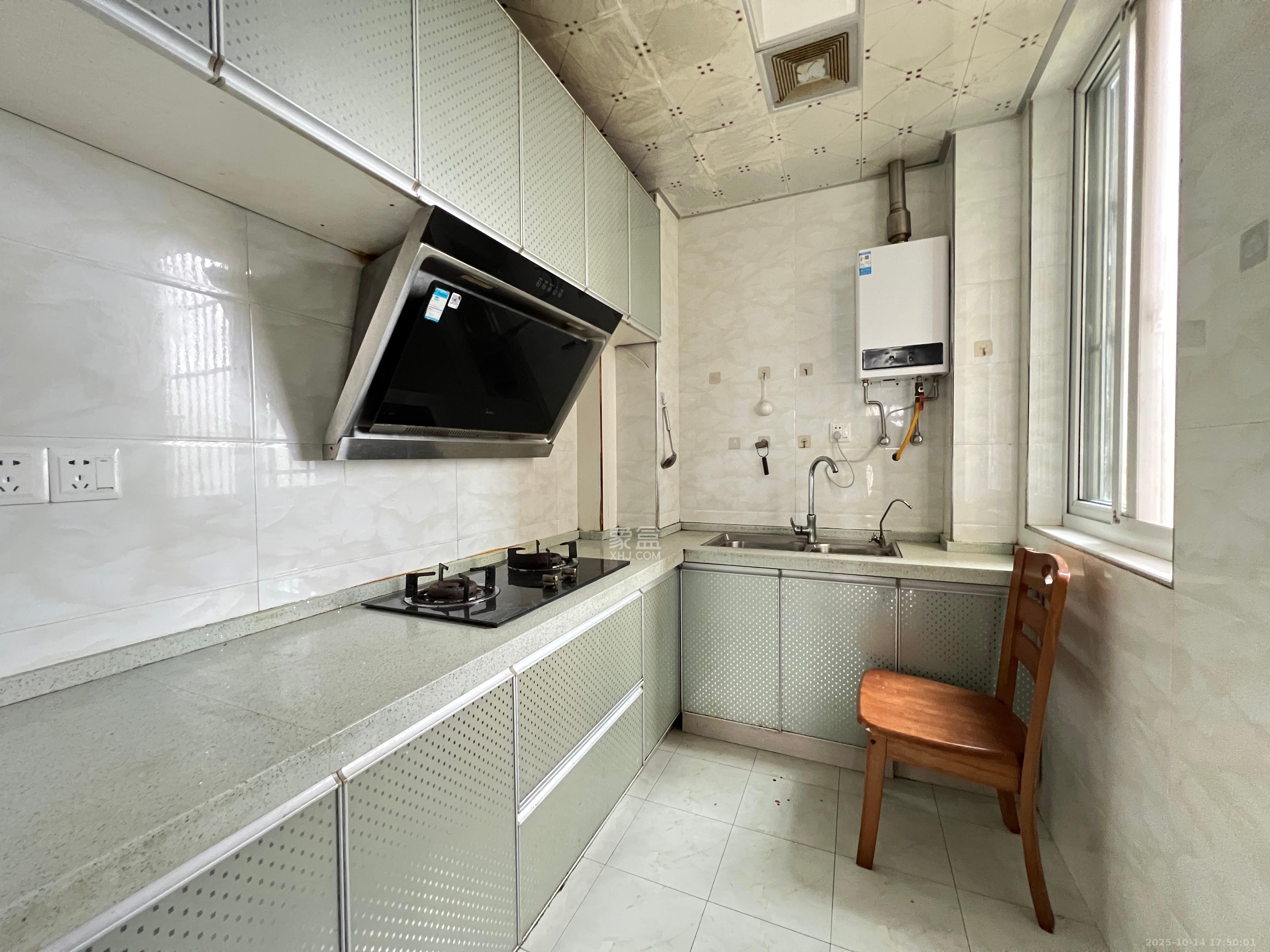 嘉顺苑 3室2厅1卫 2100.0元/月 嘉顺苑 3室2厅1卫 2100.0元/月室内图