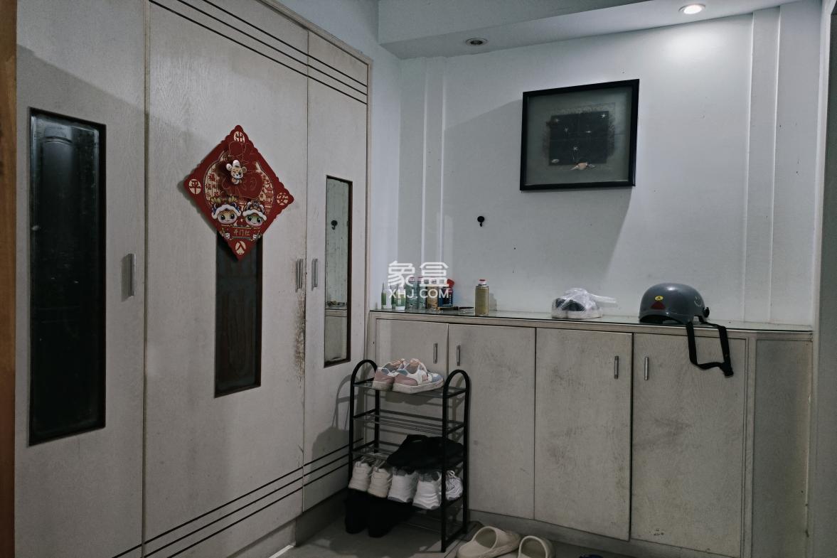 现代花园一期 3室2厅2卫 3300.0元/月 现代花园一期 3室2厅2卫 3300.0元/月室内图