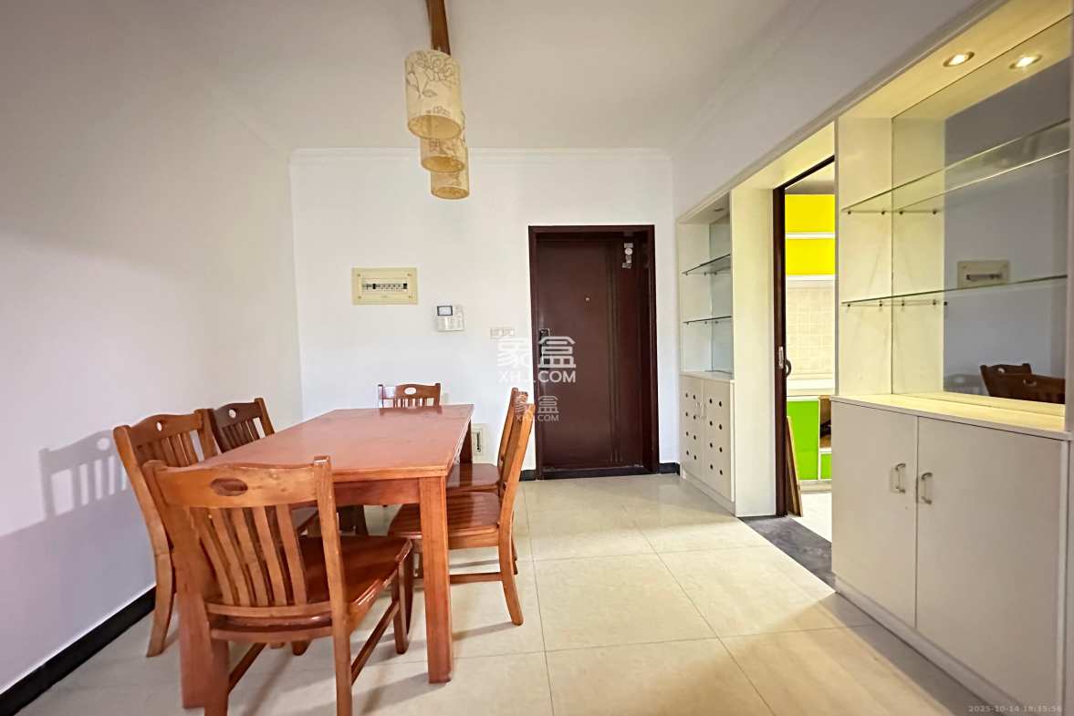 保利麓谷林语D区 3室2厅2卫 2400.0元/月 保利麓谷林语D区 3室2厅2卫 2400.0元/月室内图