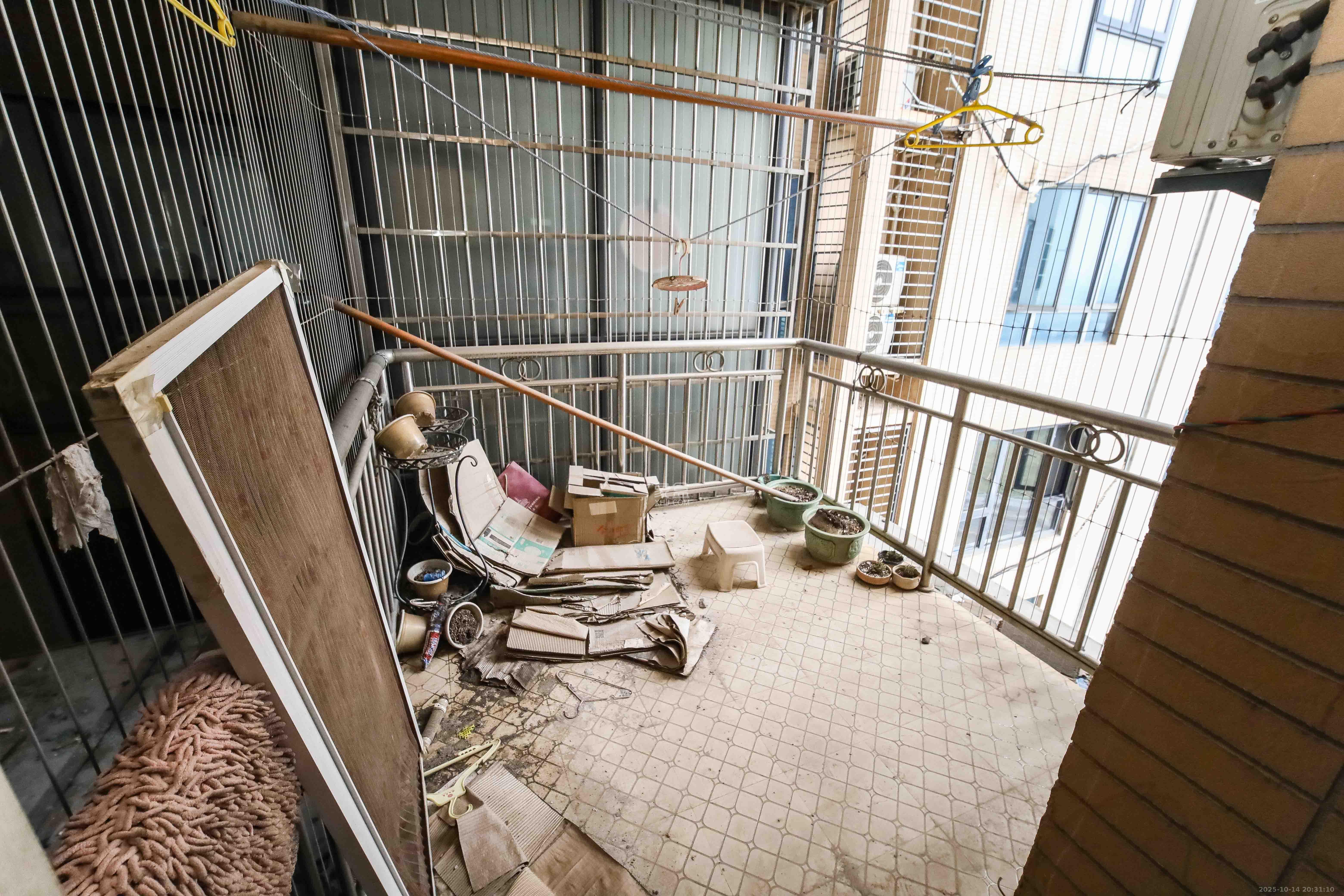 江河双水湾  3室2厅2卫    91.0万阳台