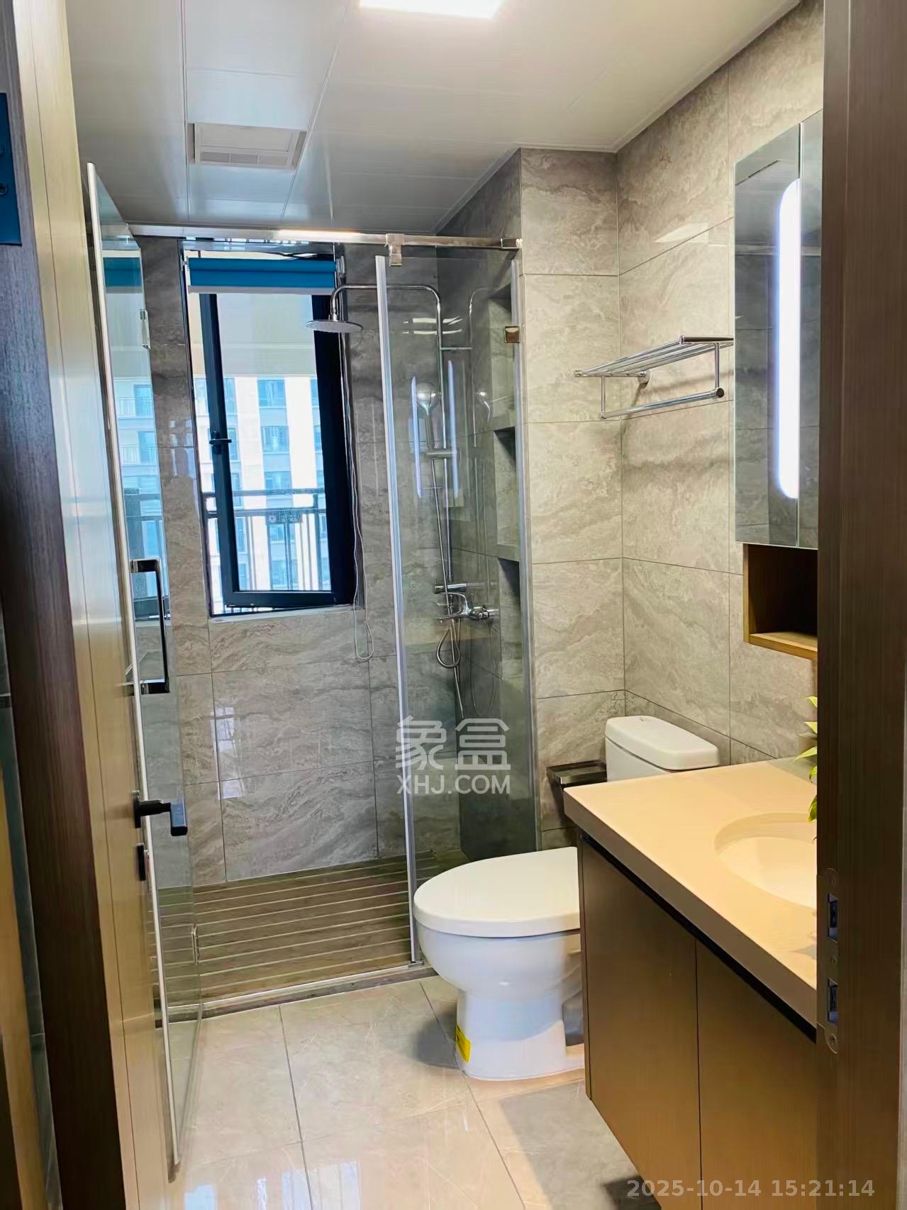 长房悦香山 3室2厅2卫 3300.0元/月 长房悦香山 3室2厅2卫 3300.0元/月室内图