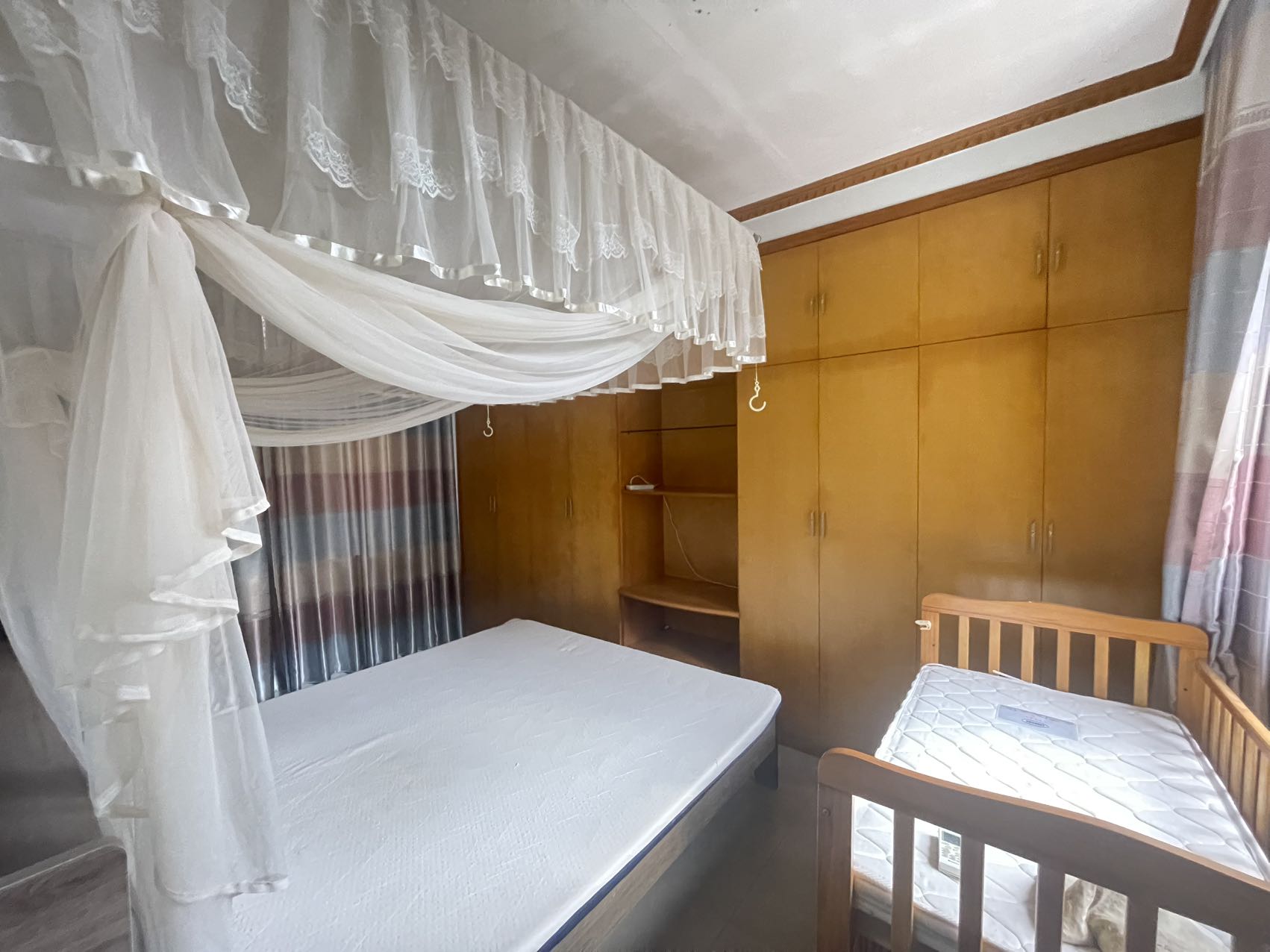 国贸大院  3室1厅1卫    1800.0元/月室内图