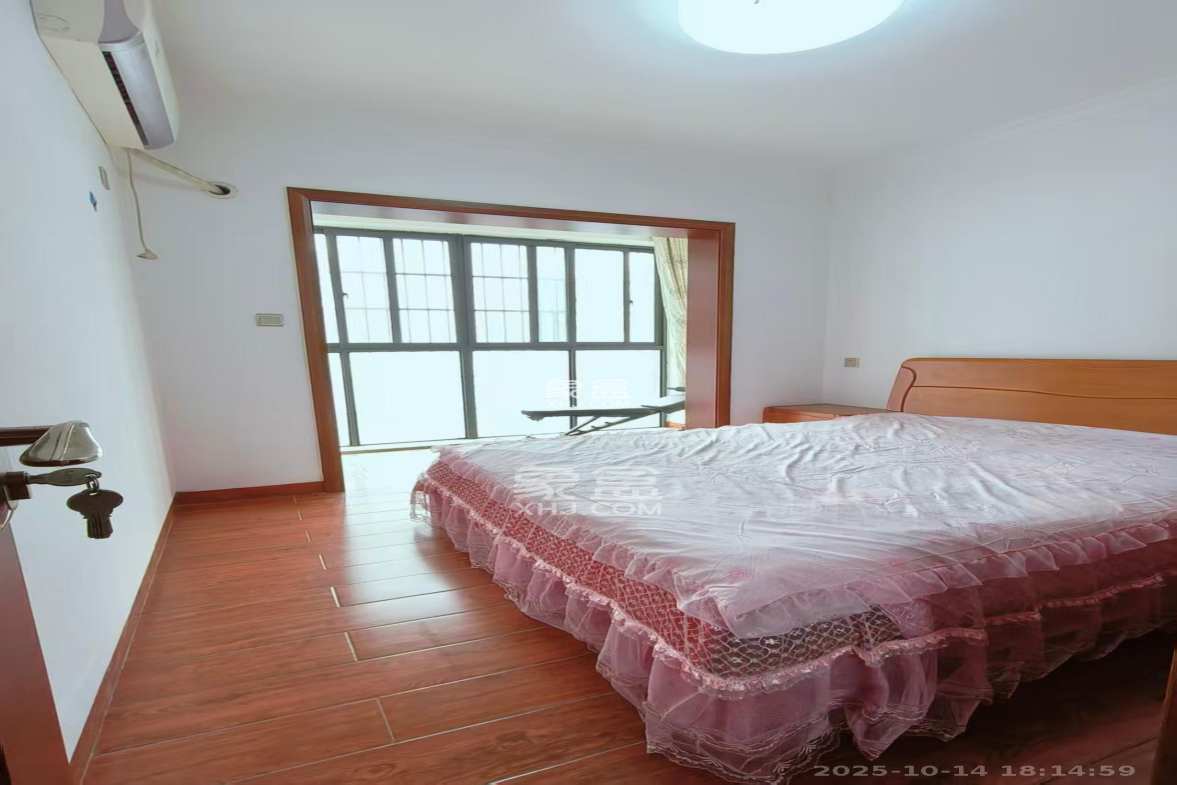 山水湾 4室2厅2卫 2600.0元/月 山水湾 4室2厅2卫 2600.0元/月室内图