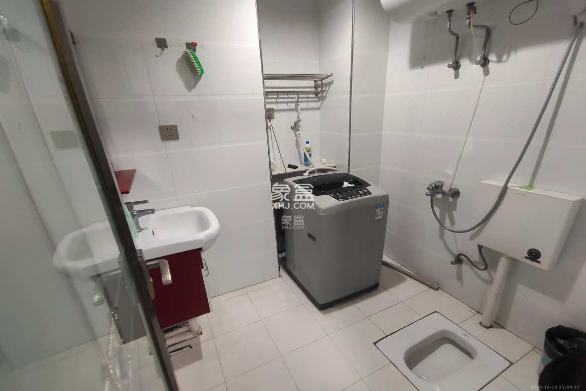 骑龙安置小区  1室1厅1卫    1300.0元/月 骑龙安置小区  1室1厅1卫    1300.0元/月室内图1