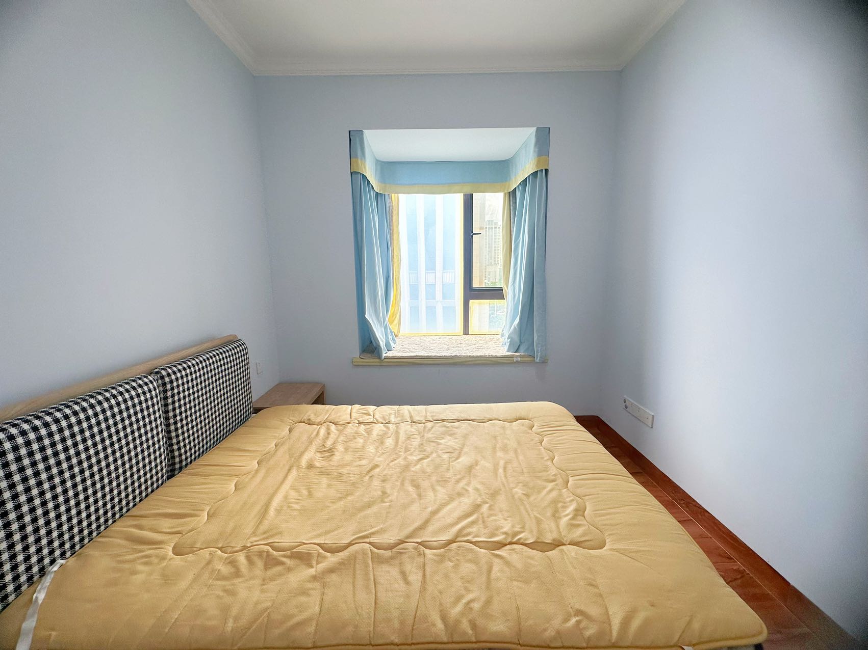 海航豪庭南苑  3室2厅2卫    6000.0元/月室内图