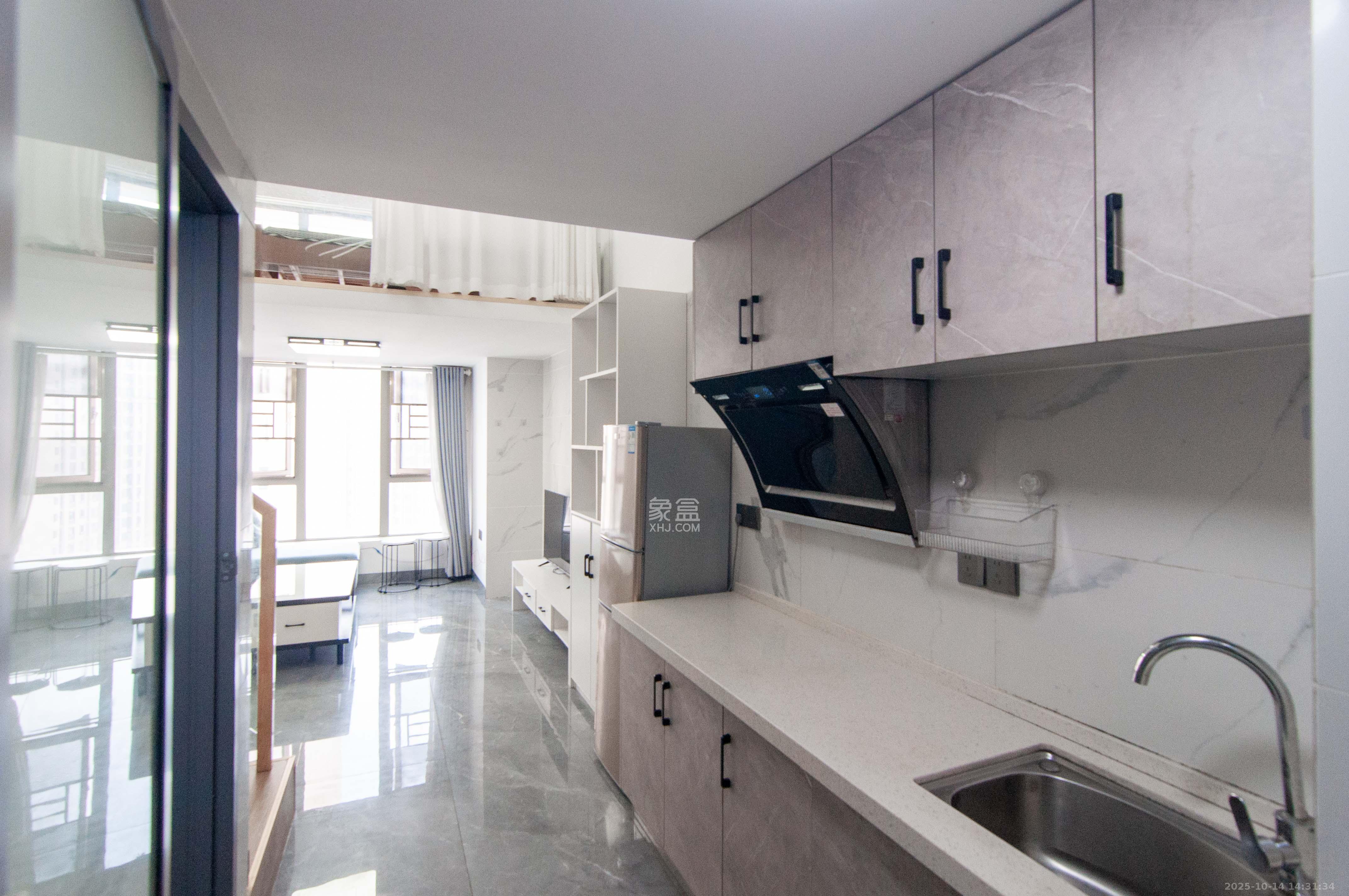 梅溪湖金茂湾  2室1厅1卫    30.0万厨房