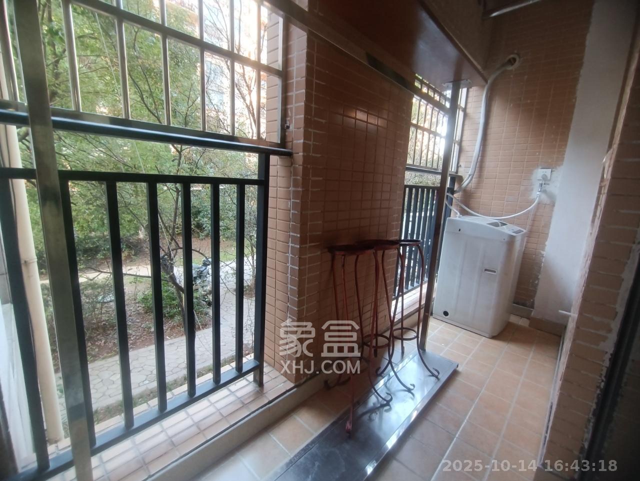 中城丽景香山园  2室2厅1卫    2300.0元/月室内图