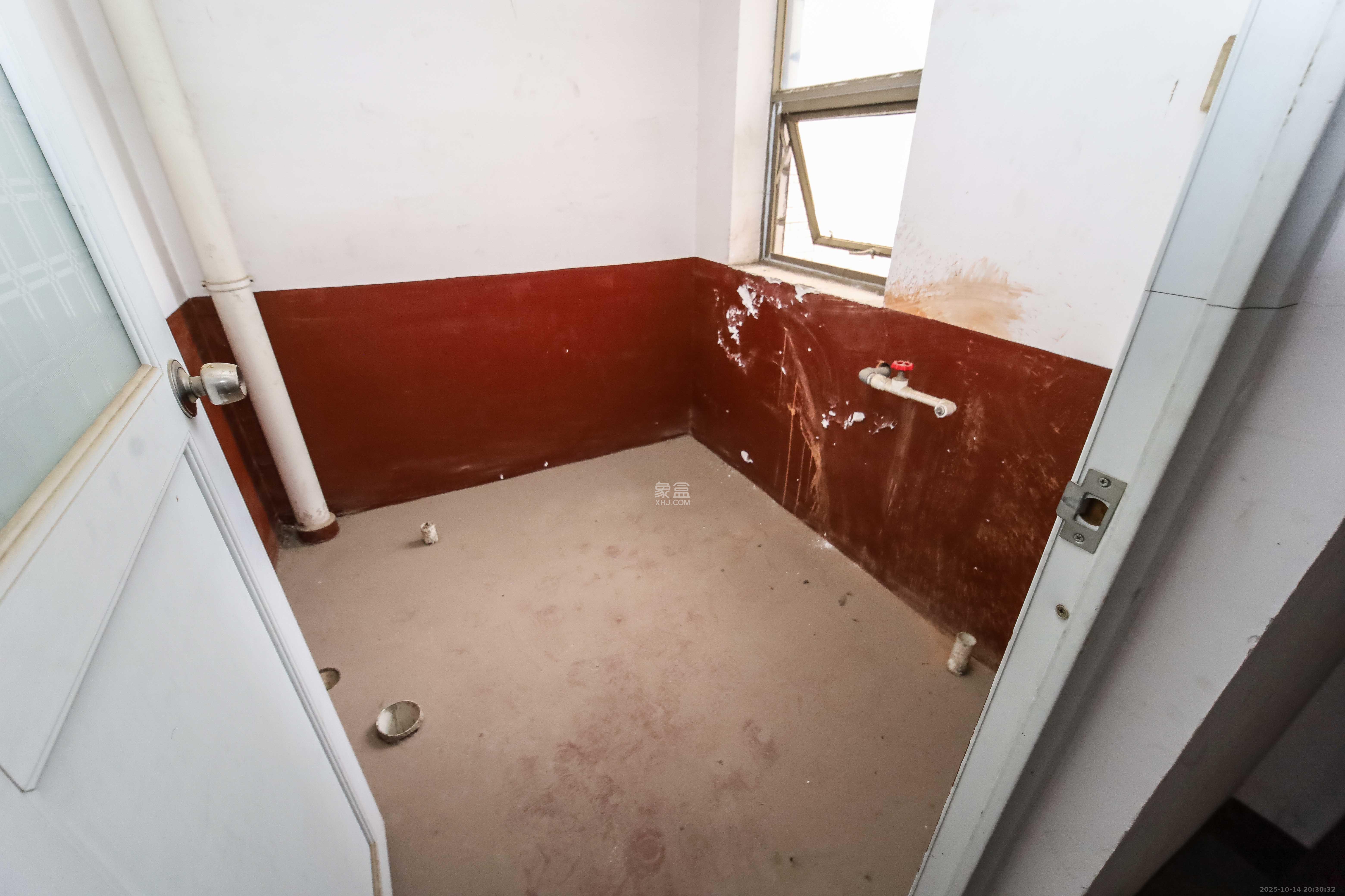 芙蓉公寓 3室2厅2卫 105.00万 芙蓉公寓 3室2厅2卫 105.00万卫生间