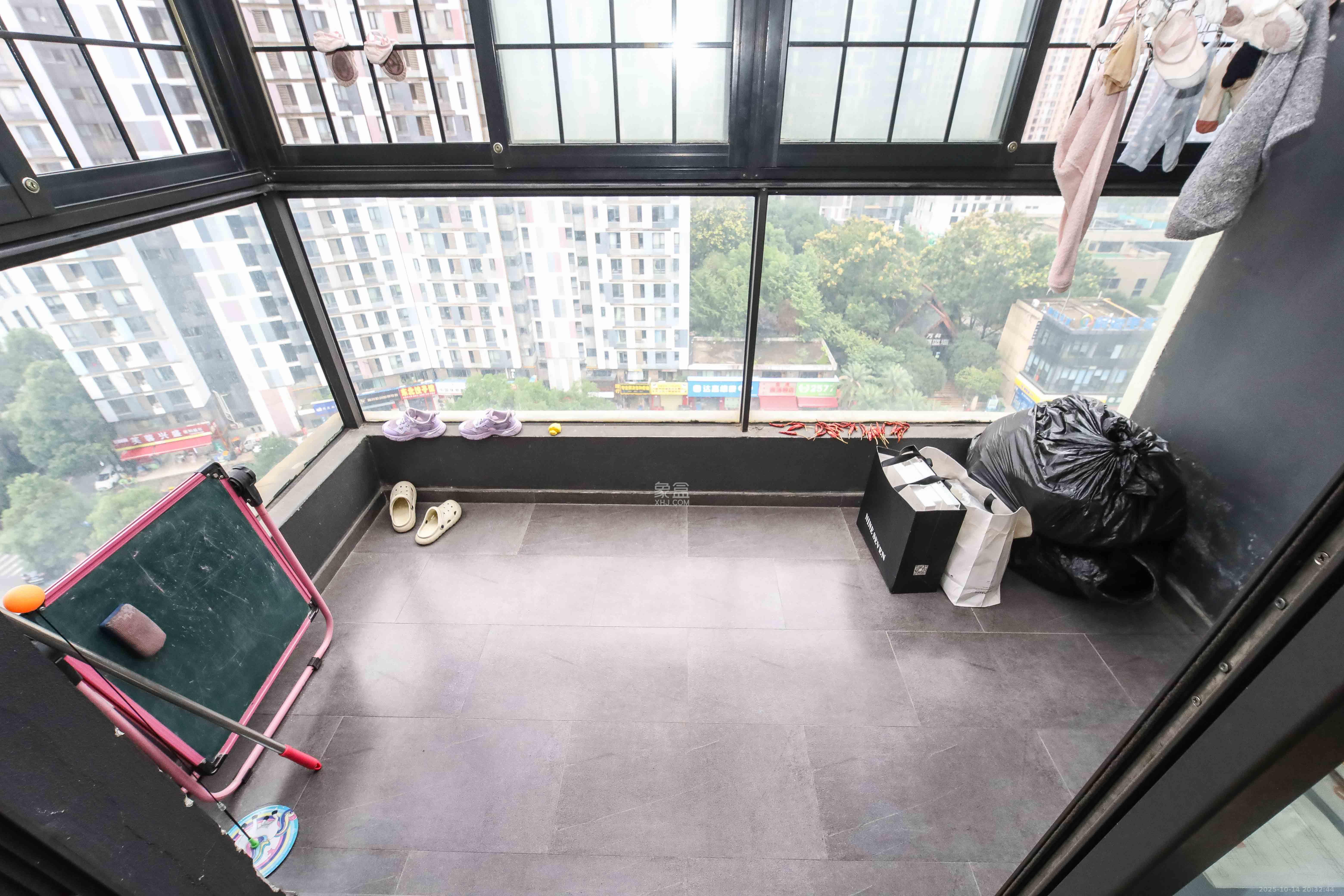 万科金域蓝湾  3室2厅1卫    85.0万阳台